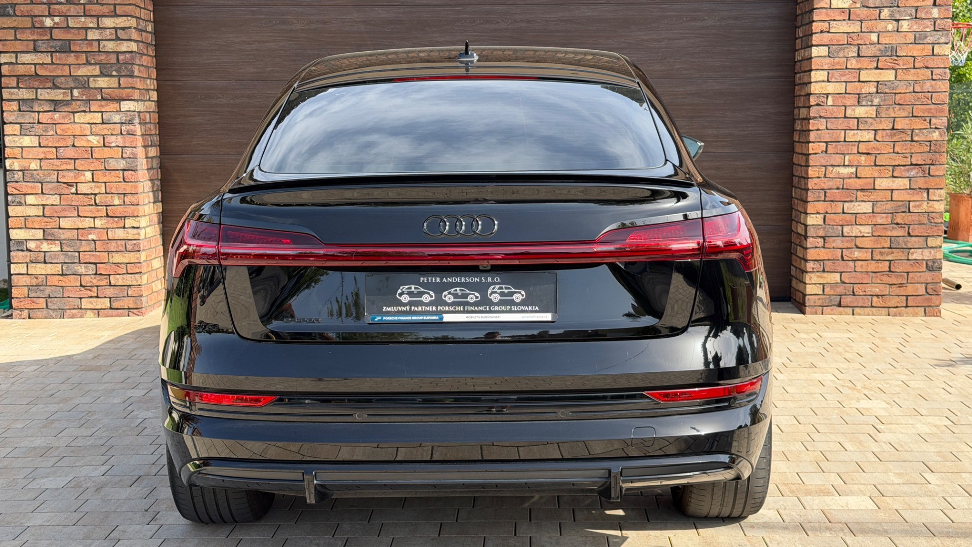 Audi E-tron 55 quattro S line — foto 8