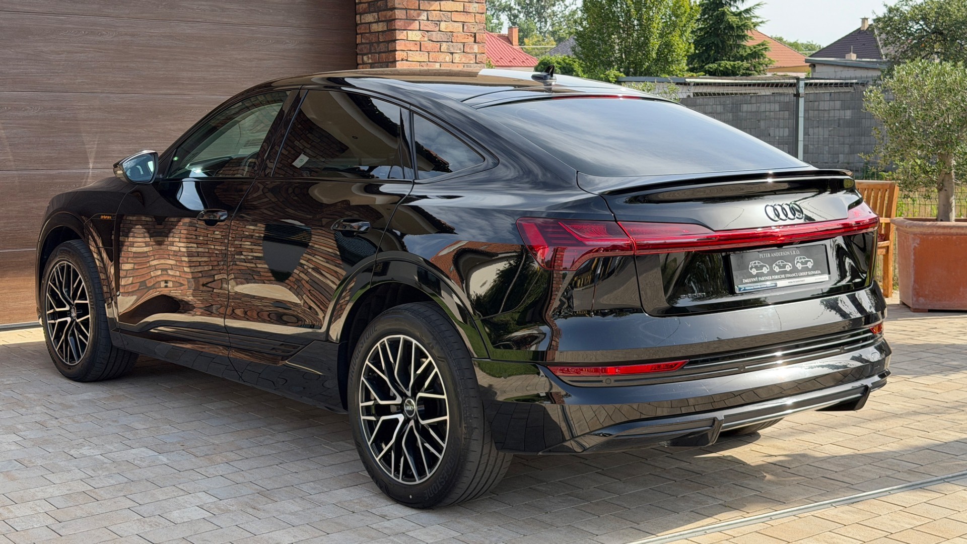 Audi E-tron 55 quattro S line — foto 10