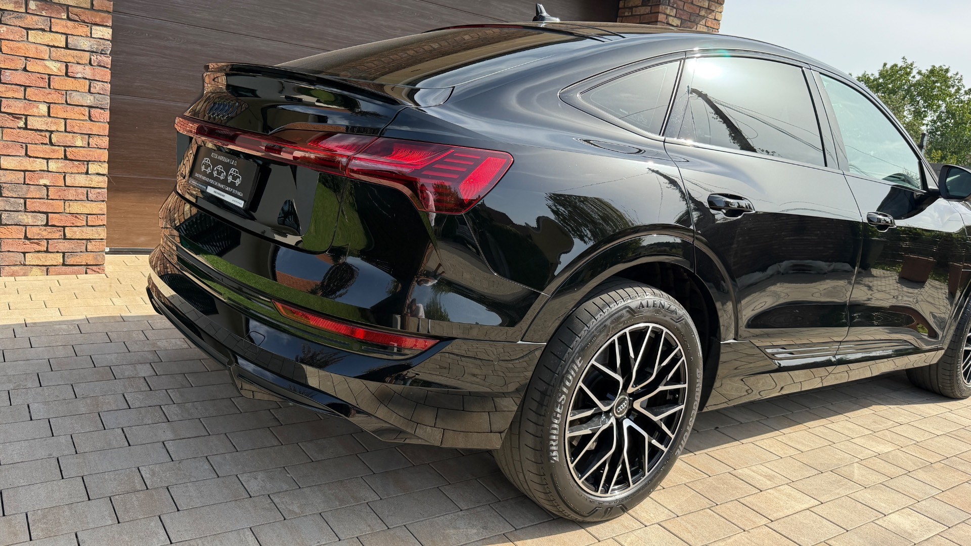Audi E-tron 55 quattro S line — foto 18