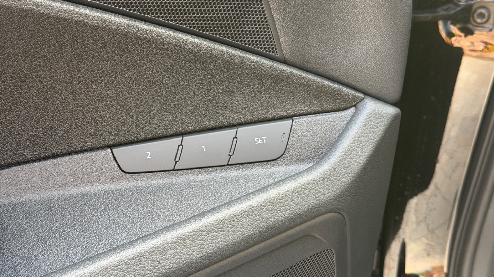 Audi E-tron 55 quattro S line — foto 26