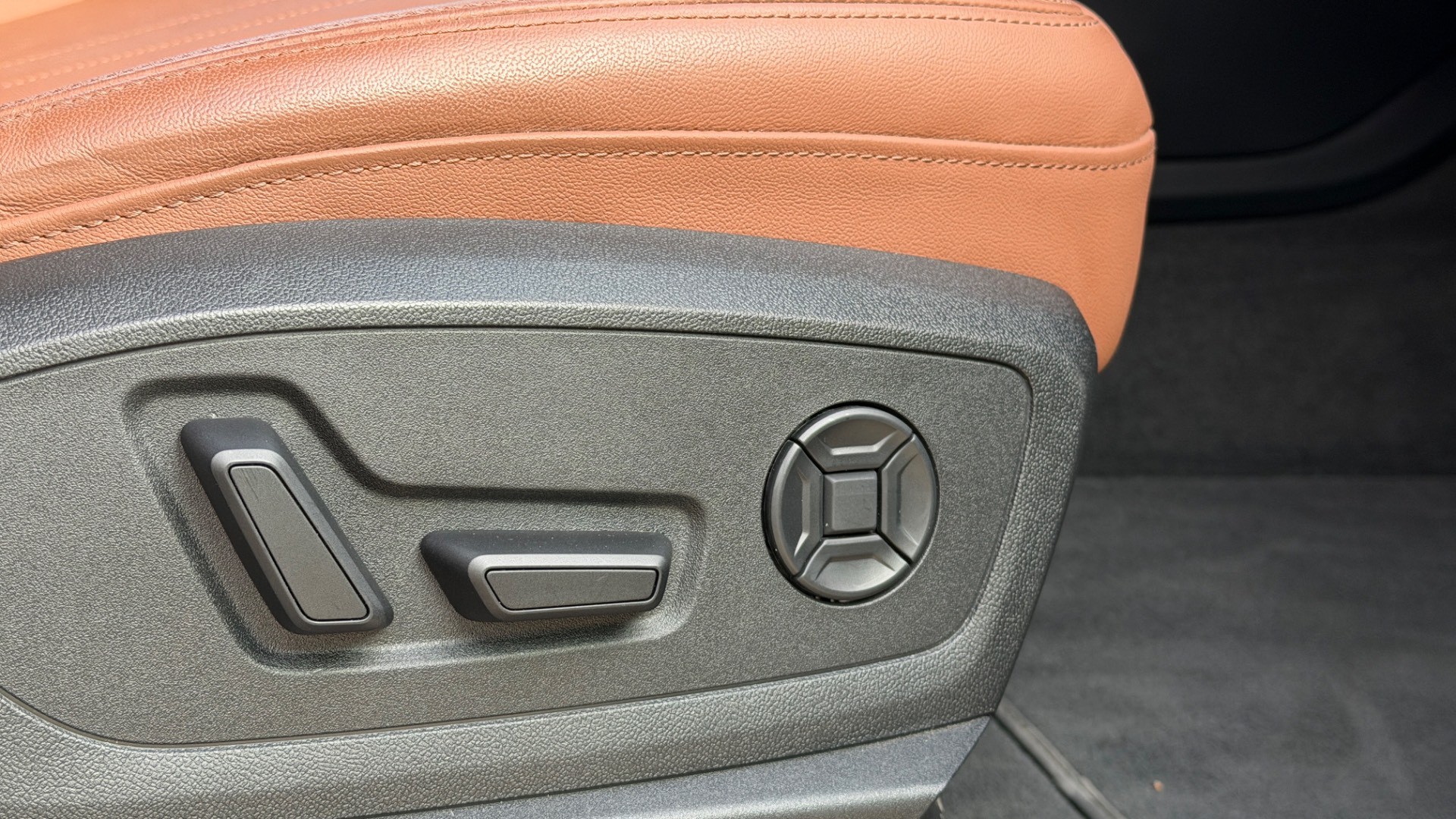 Audi E-tron 55 quattro S line — foto 42