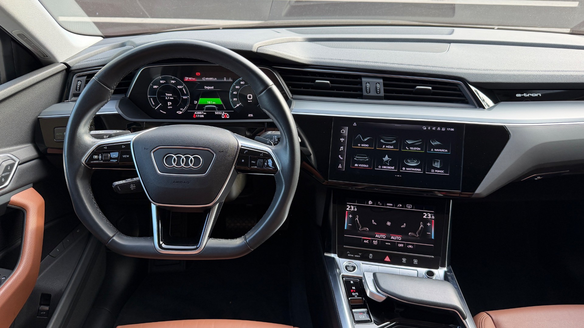 Audi E-tron 55 quattro S line — foto 45