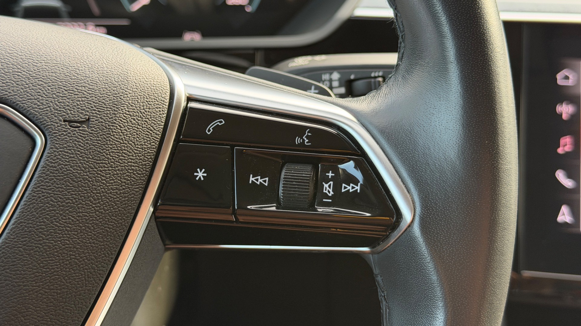 Audi E-tron 55 quattro S line — foto 48