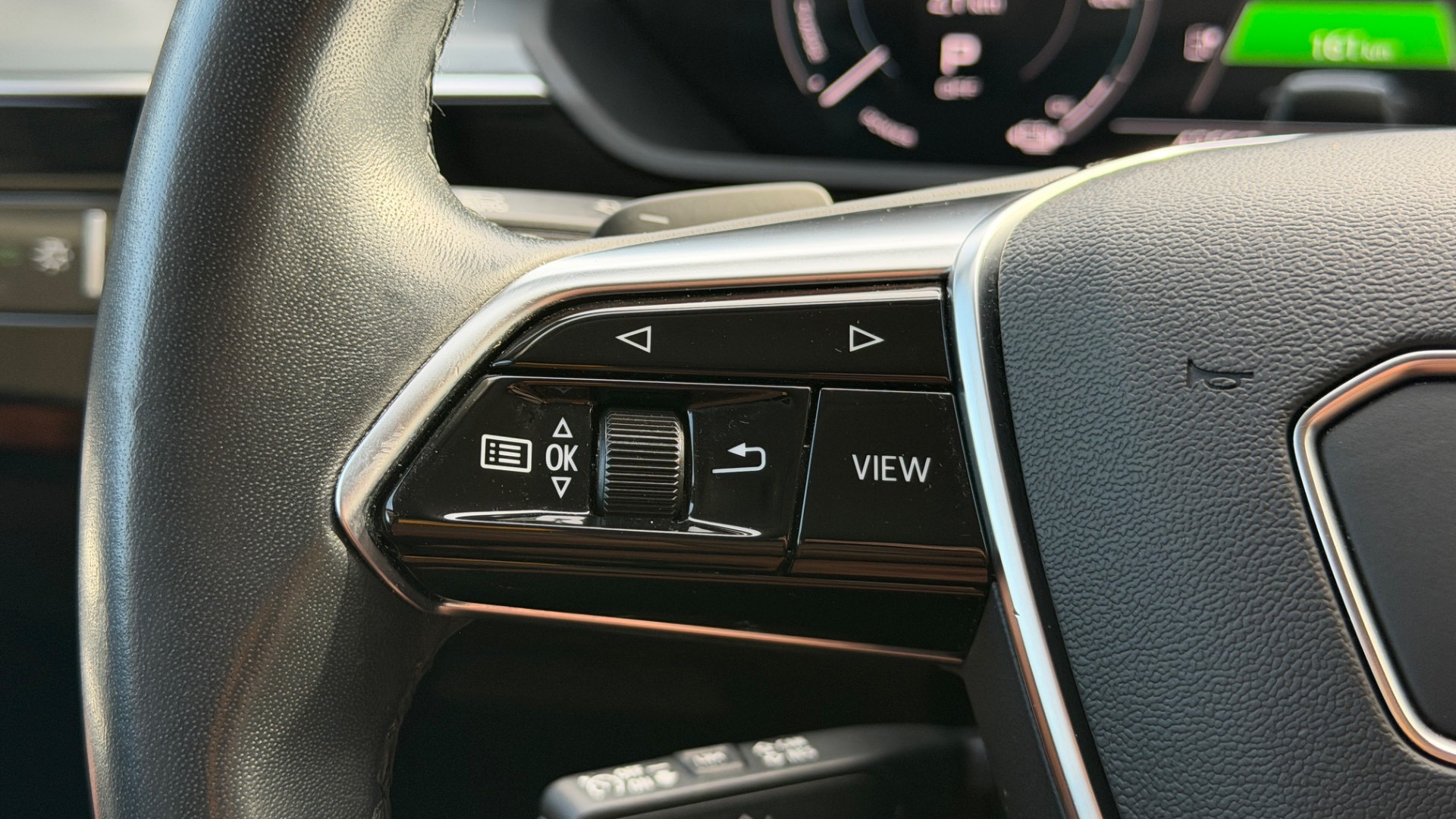 Audi E-tron 55 quattro S line — foto 49