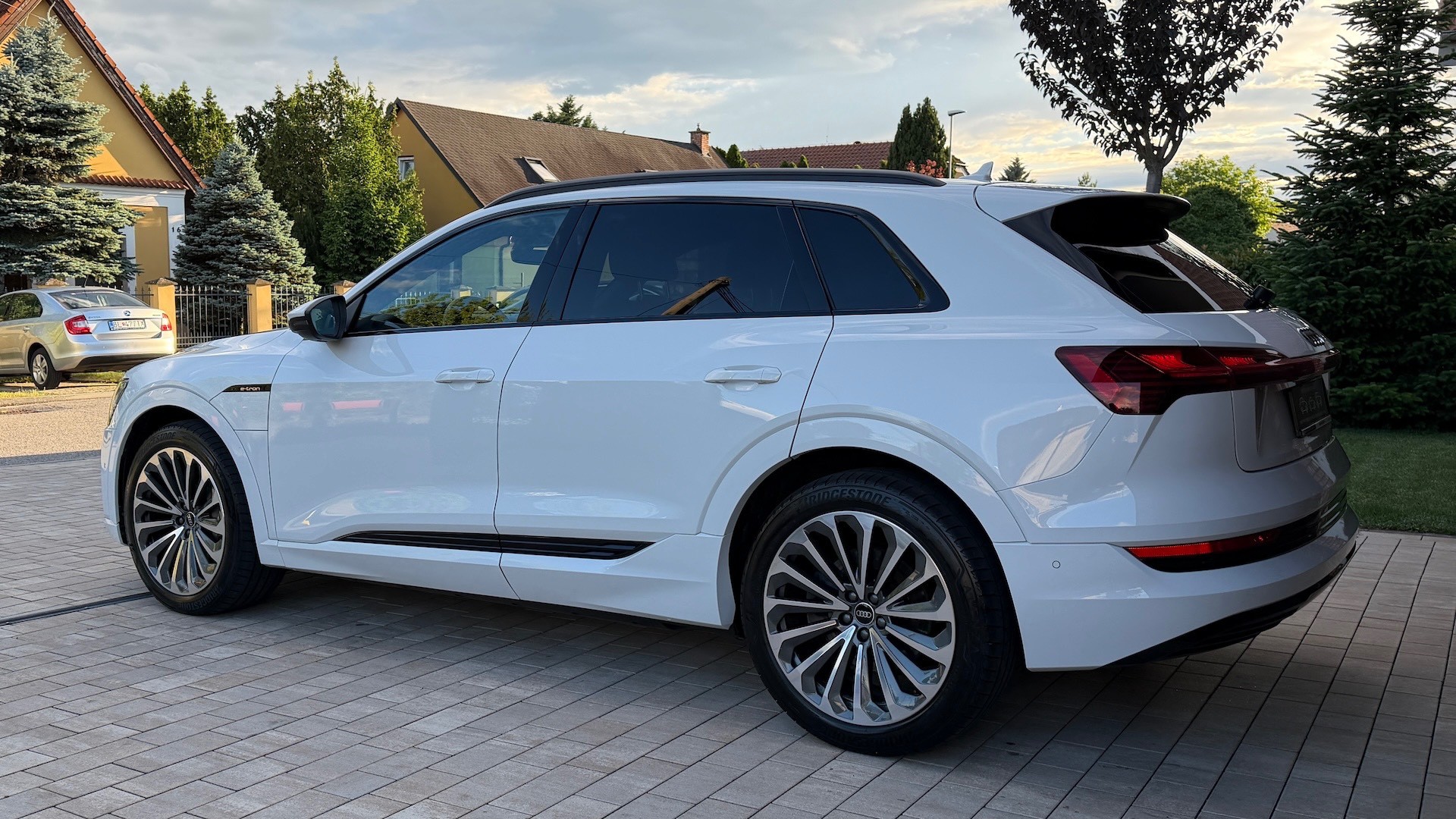Audi E-tron 55 quattro S line — foto 7