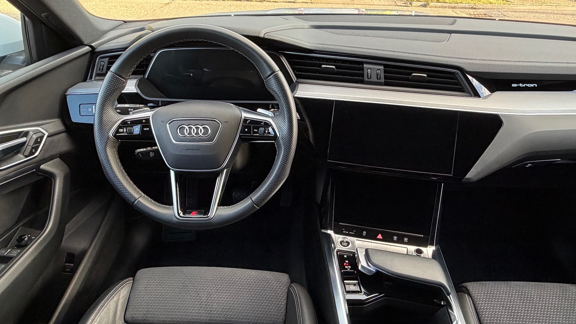 Audi E-tron 55 quattro S line — foto 35