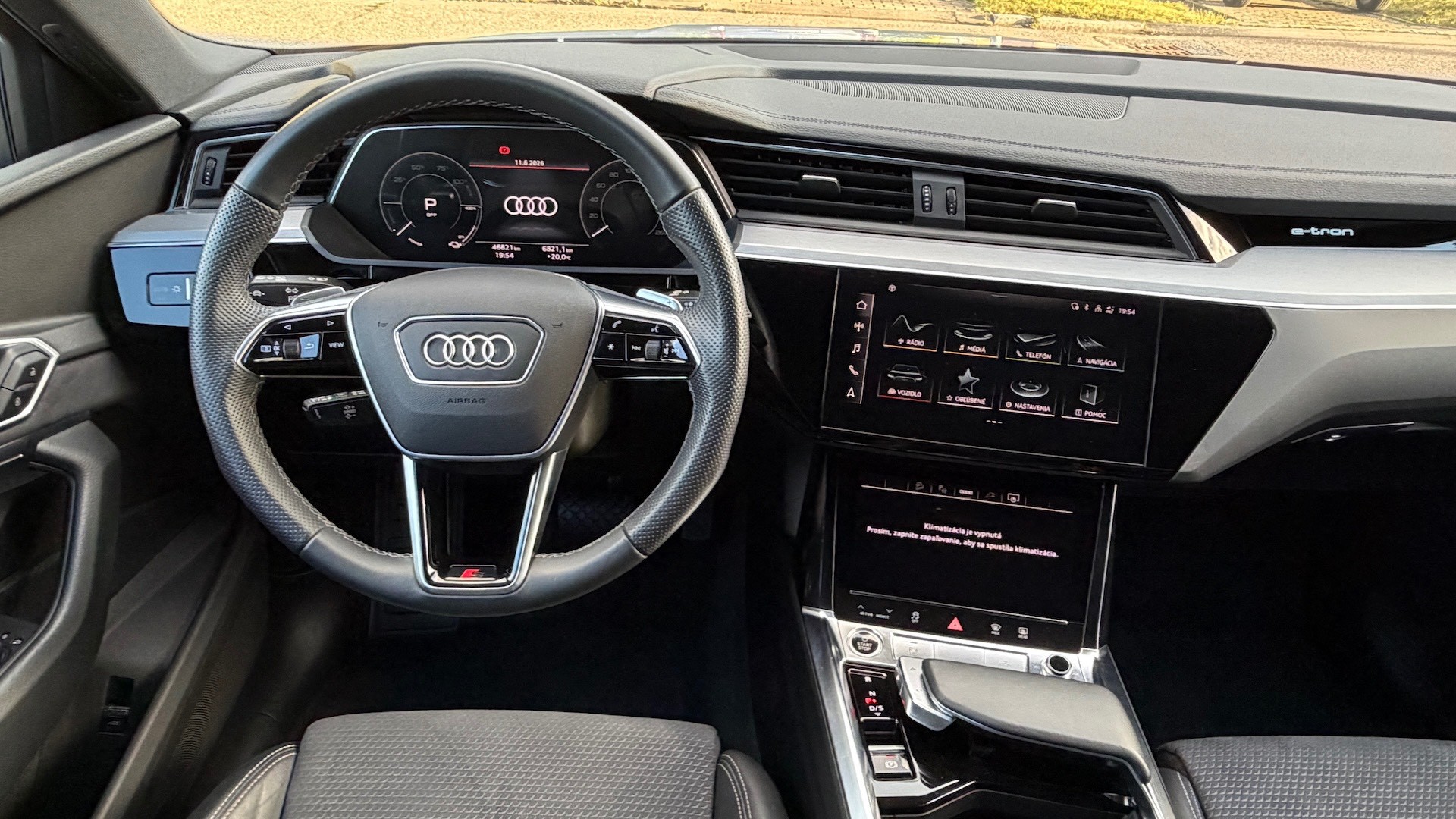 Audi E-tron 55 quattro S line — foto 36