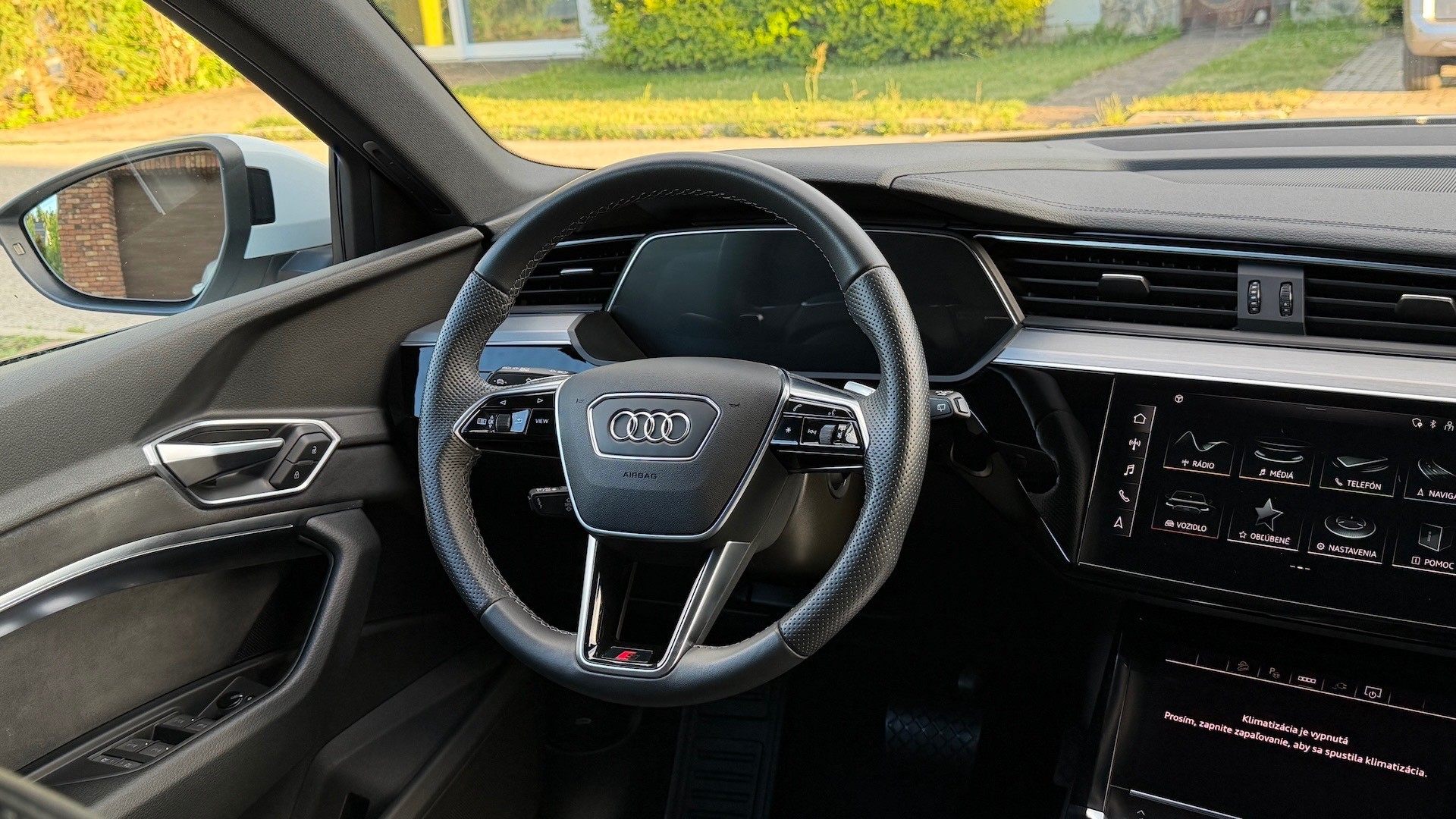 Audi E-tron 55 quattro S line — foto 37