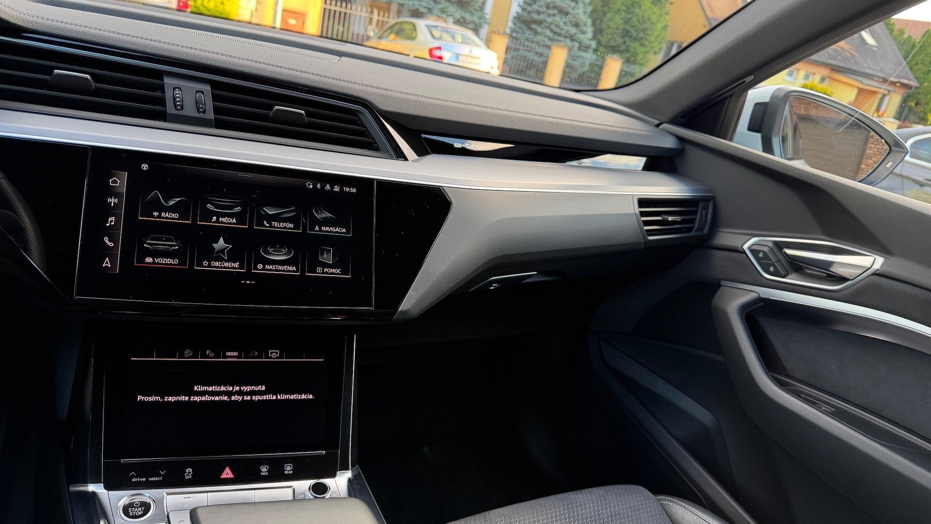 Audi E-tron 55 quattro S line — foto 39