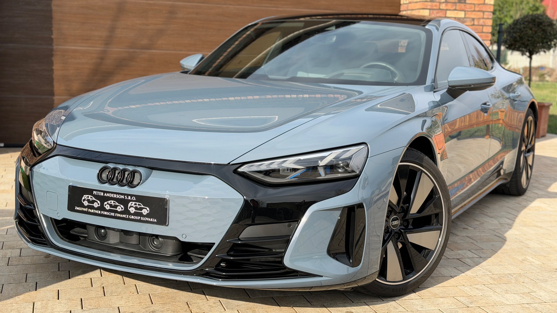 Audi E-tron GT — foto 9