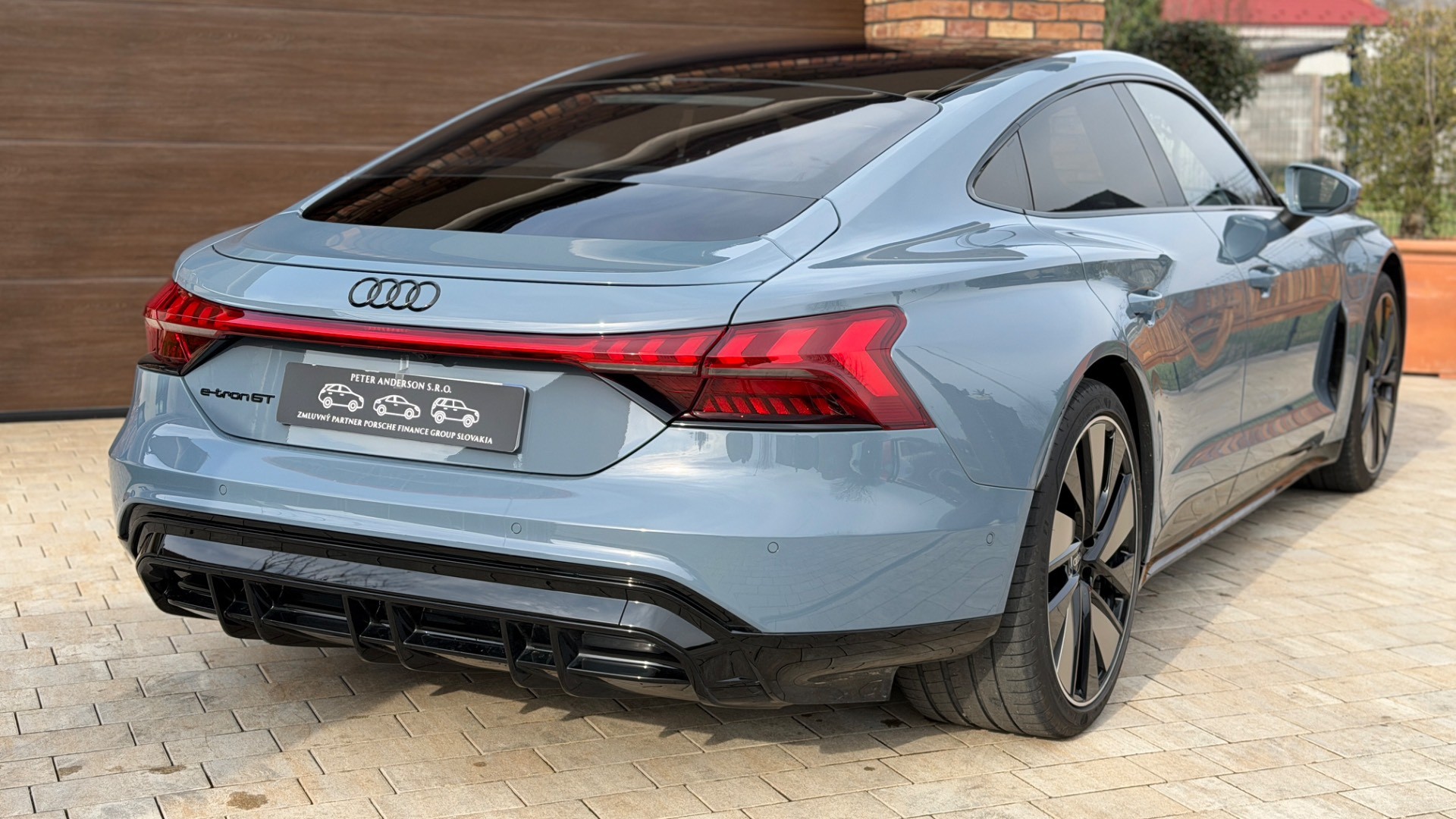 Audi E-tron GT — foto 10