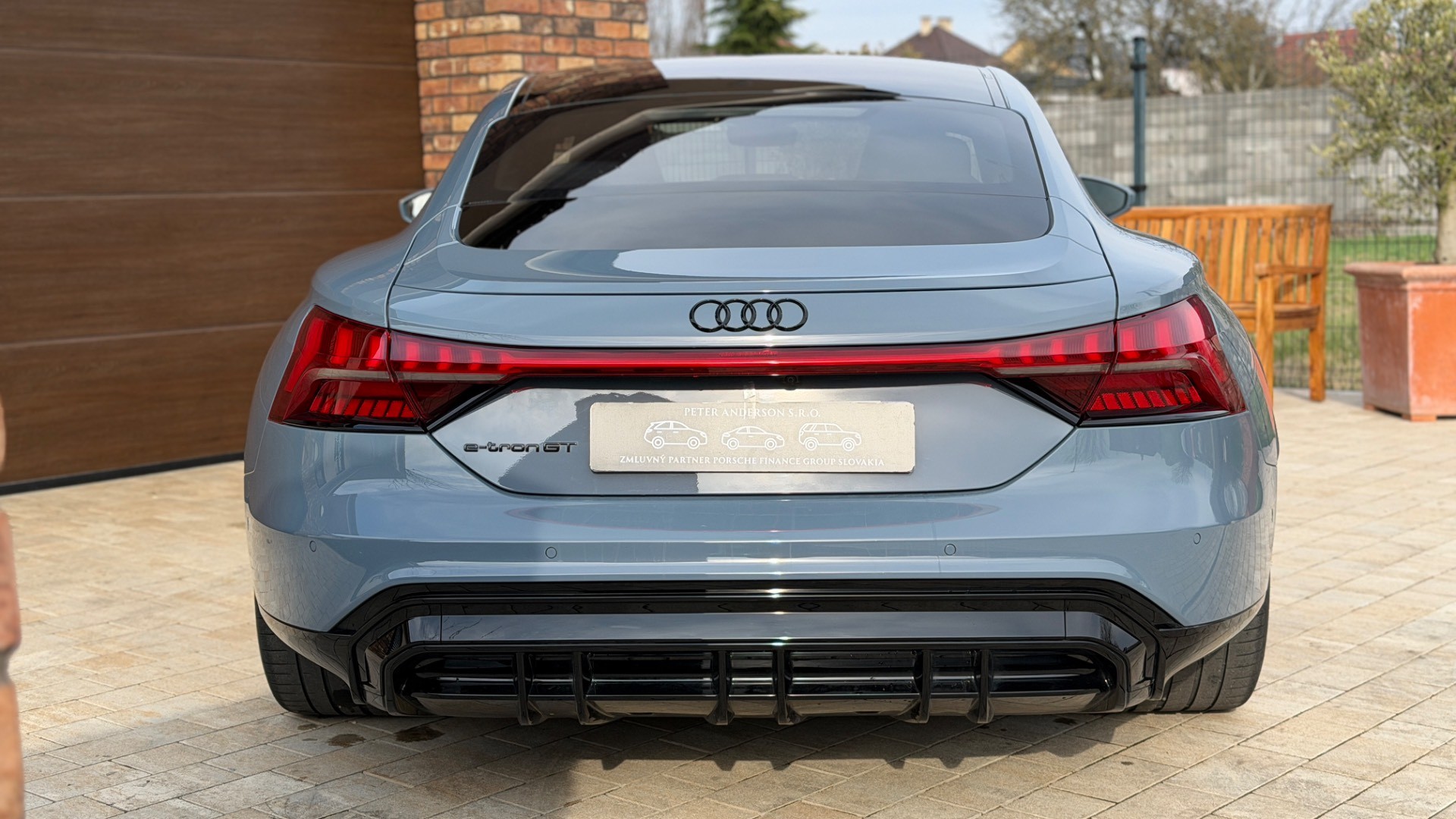 Audi E-tron GT — foto 11