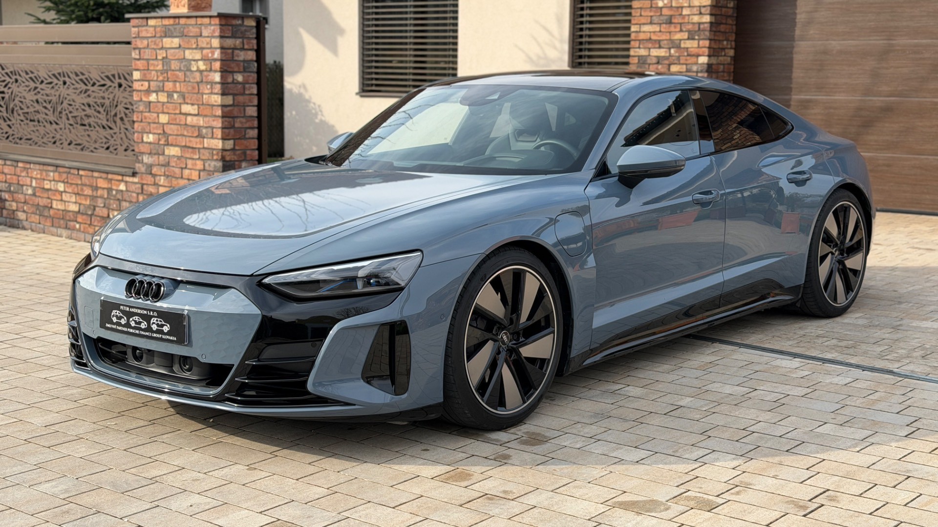Audi E-tron GT — foto 15