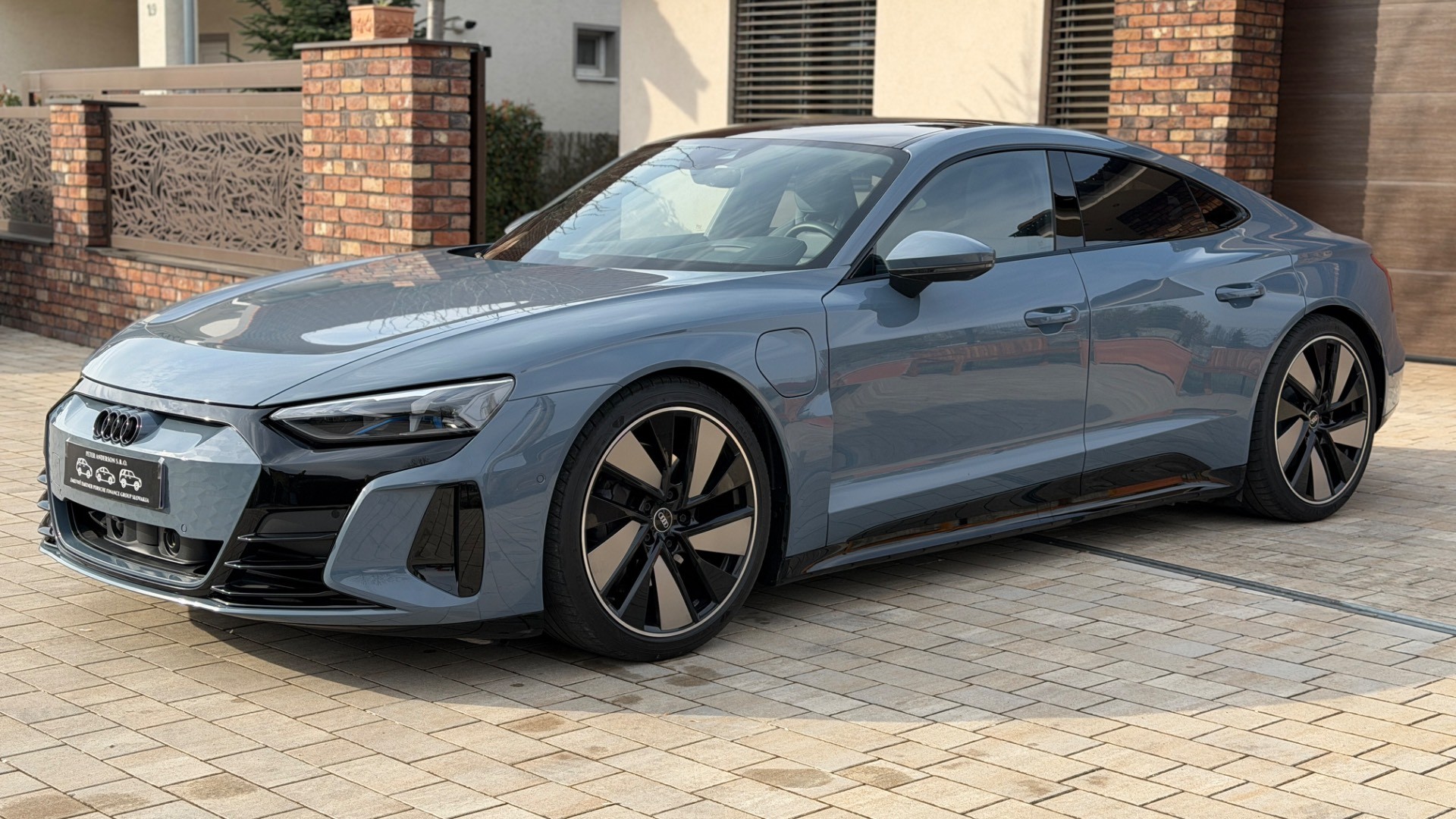 Audi E-tron GT — foto 16