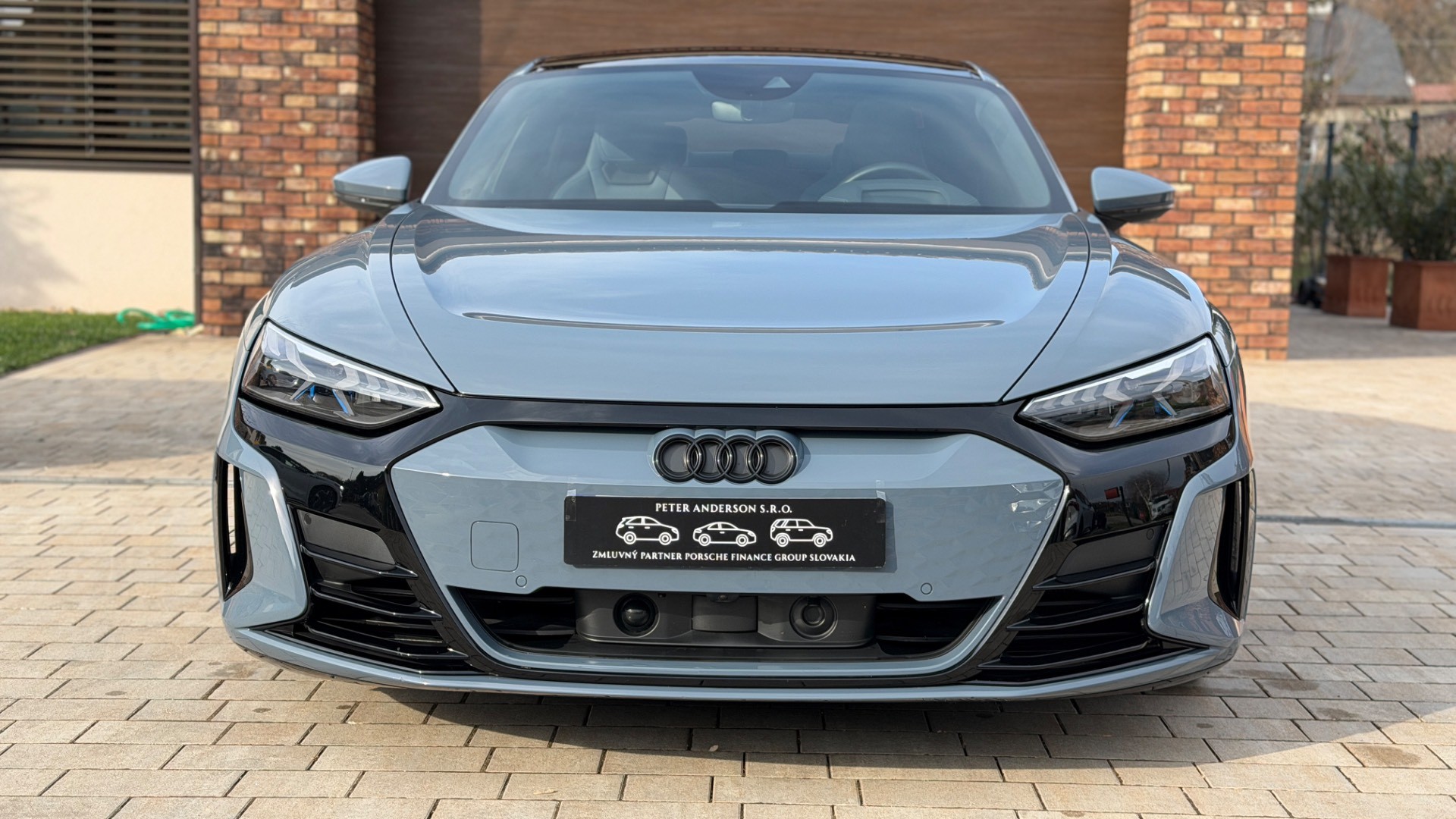 Audi E-tron GT — foto 18