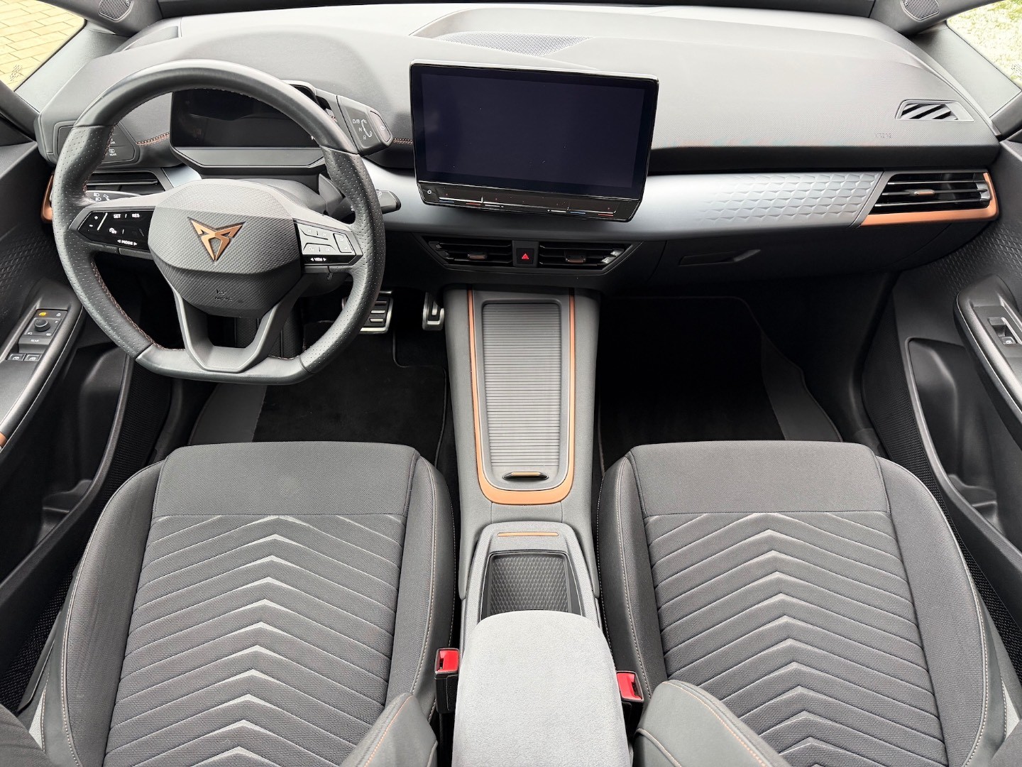 Cupra Born 150kW, 62kWh batéria, batéria 97% — foto 16