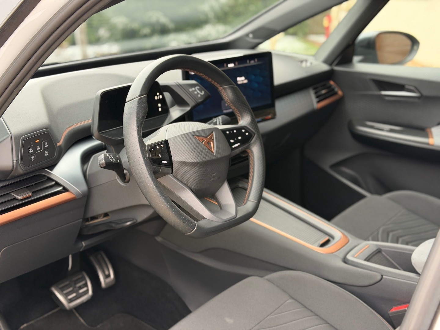 Cupra Born 150kW, 62kWh batéria, batéria 97% — foto 17
