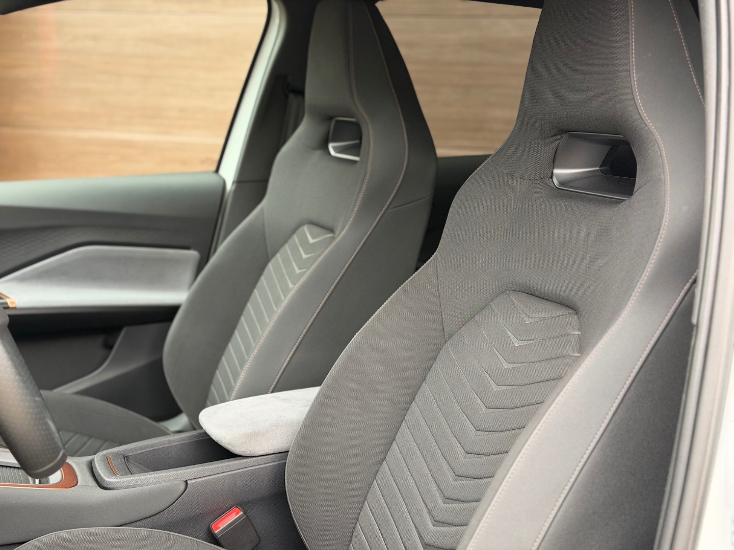 Cupra Born 150kW, 62kWh batéria, batéria 97% — foto 18