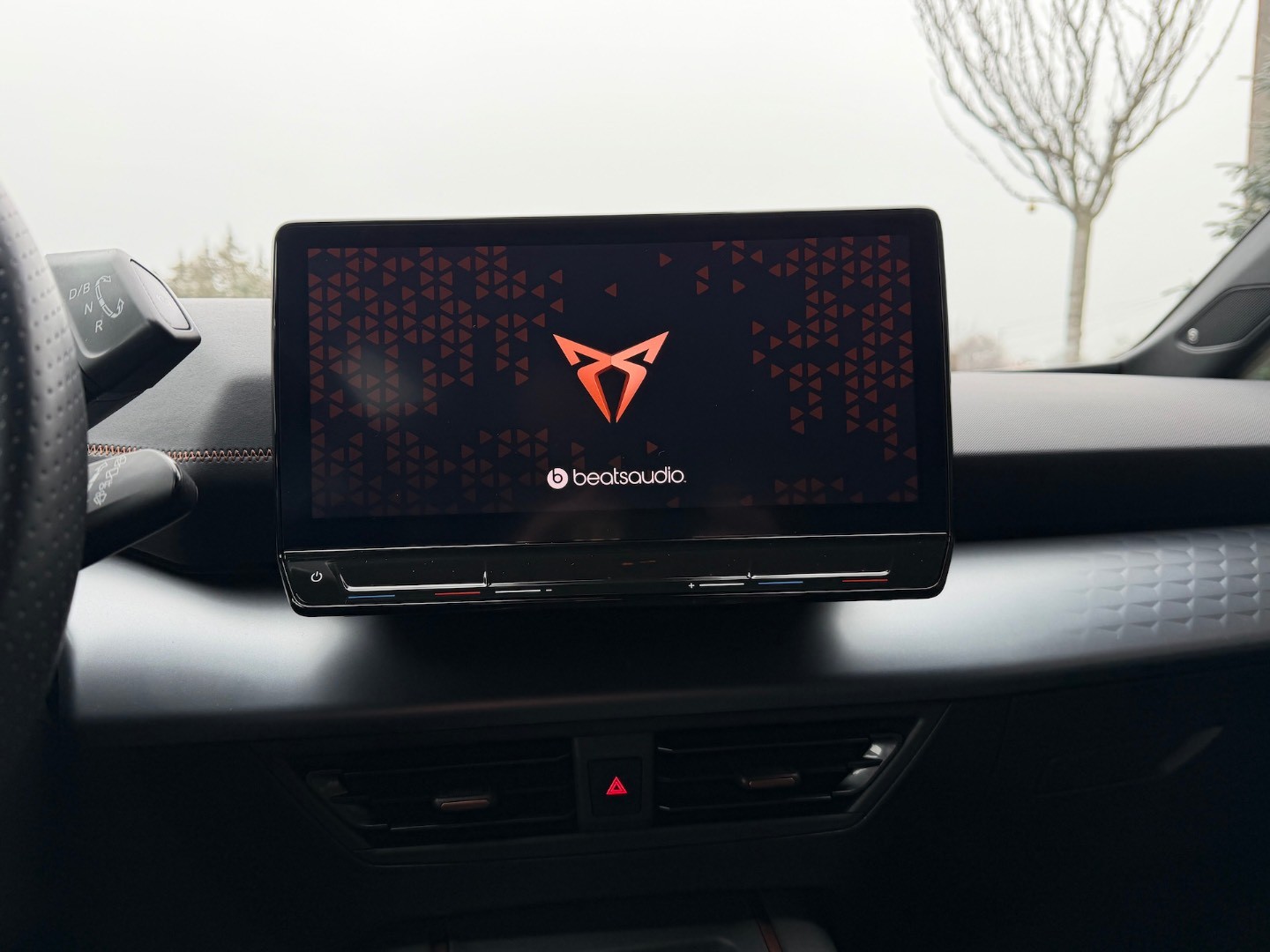 Cupra Born 150kW, 62kWh batéria, batéria 97% — foto 24