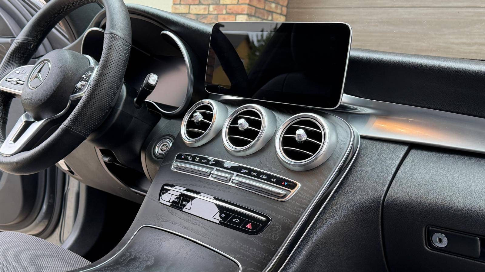 Mercedes-Benz C trieda Sedan 180 A/T — foto 11
