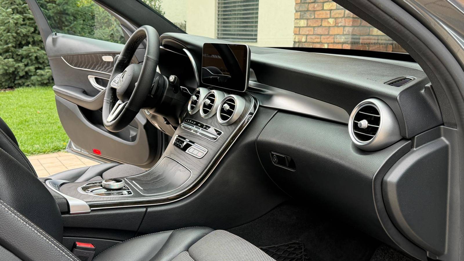 Mercedes-Benz C trieda Sedan 180 A/T — foto 12