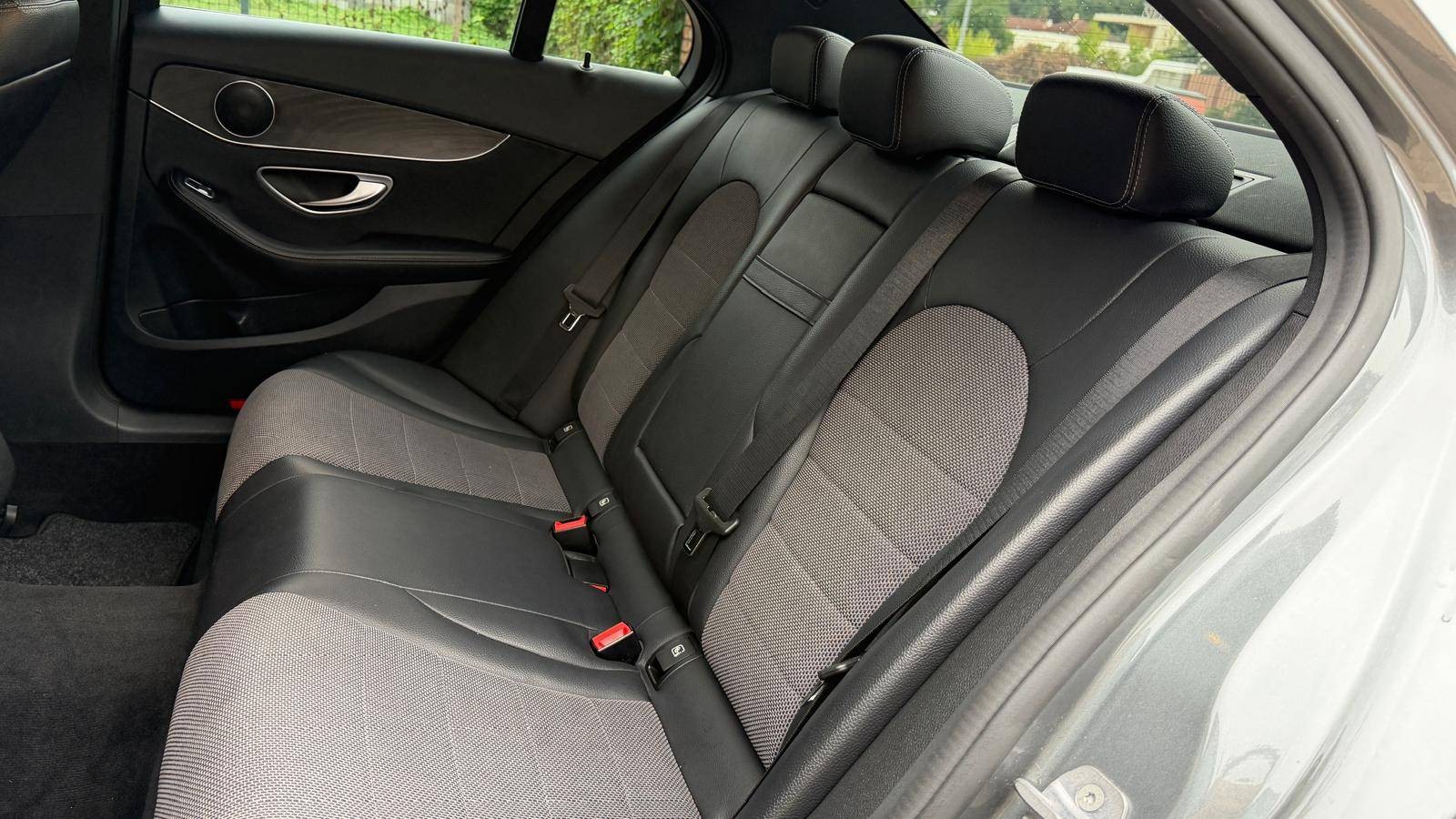 Mercedes-Benz C trieda Sedan 180 A/T — foto 19
