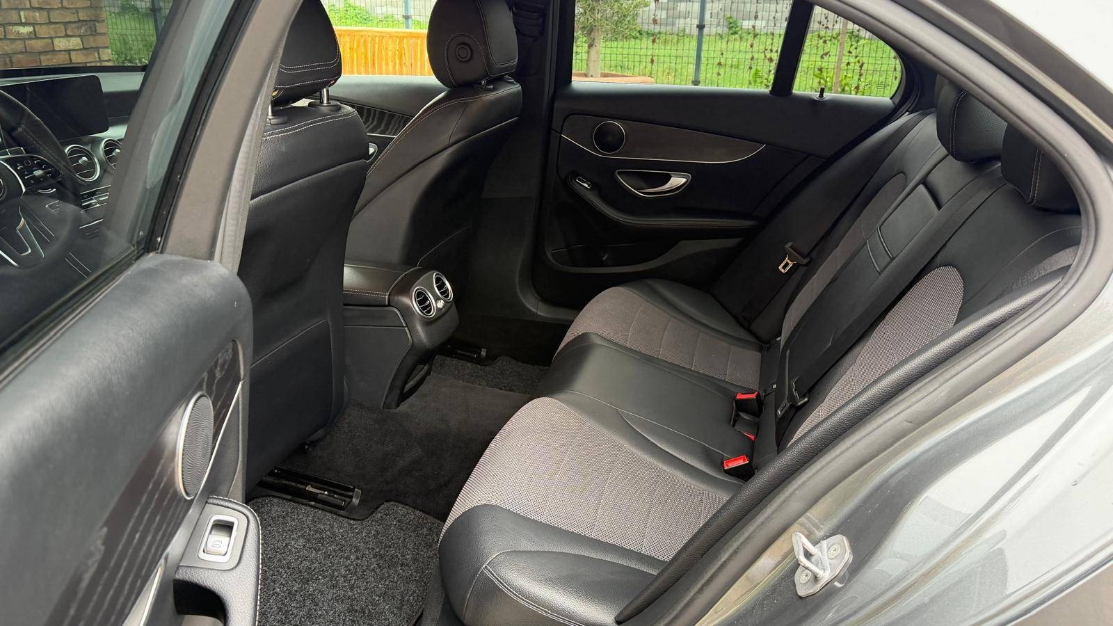 Mercedes-Benz C trieda Sedan 180 A/T — foto 20