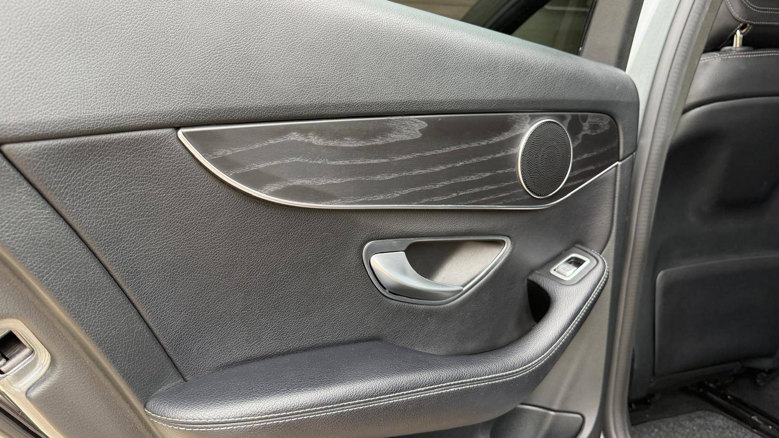 Mercedes-Benz C trieda Sedan 180 A/T — foto 22