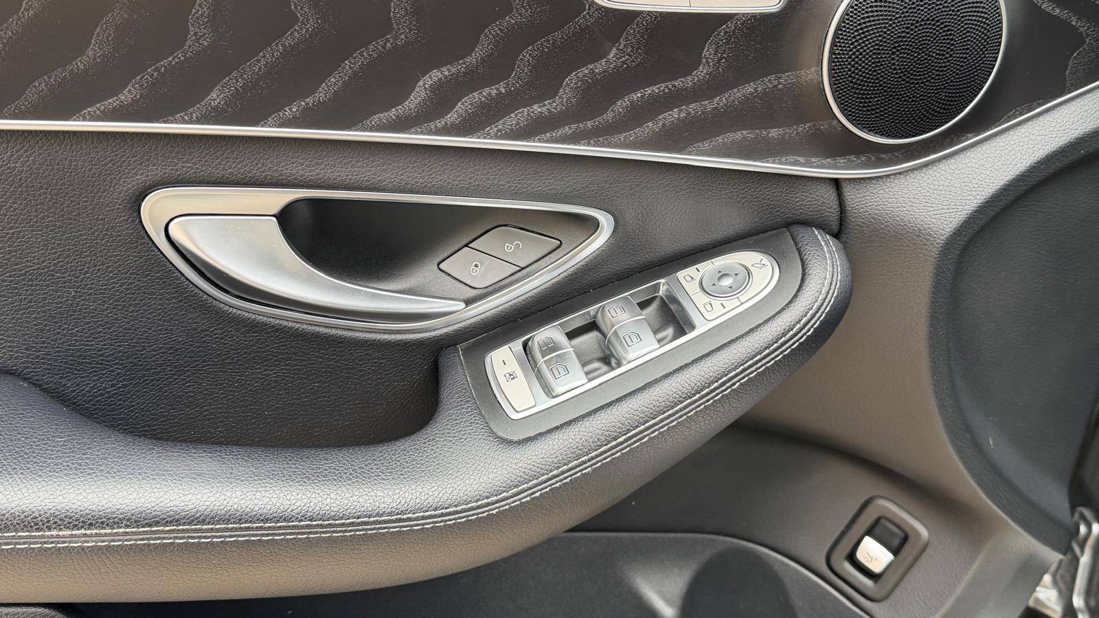 Mercedes-Benz C trieda Sedan 180 A/T — foto 23