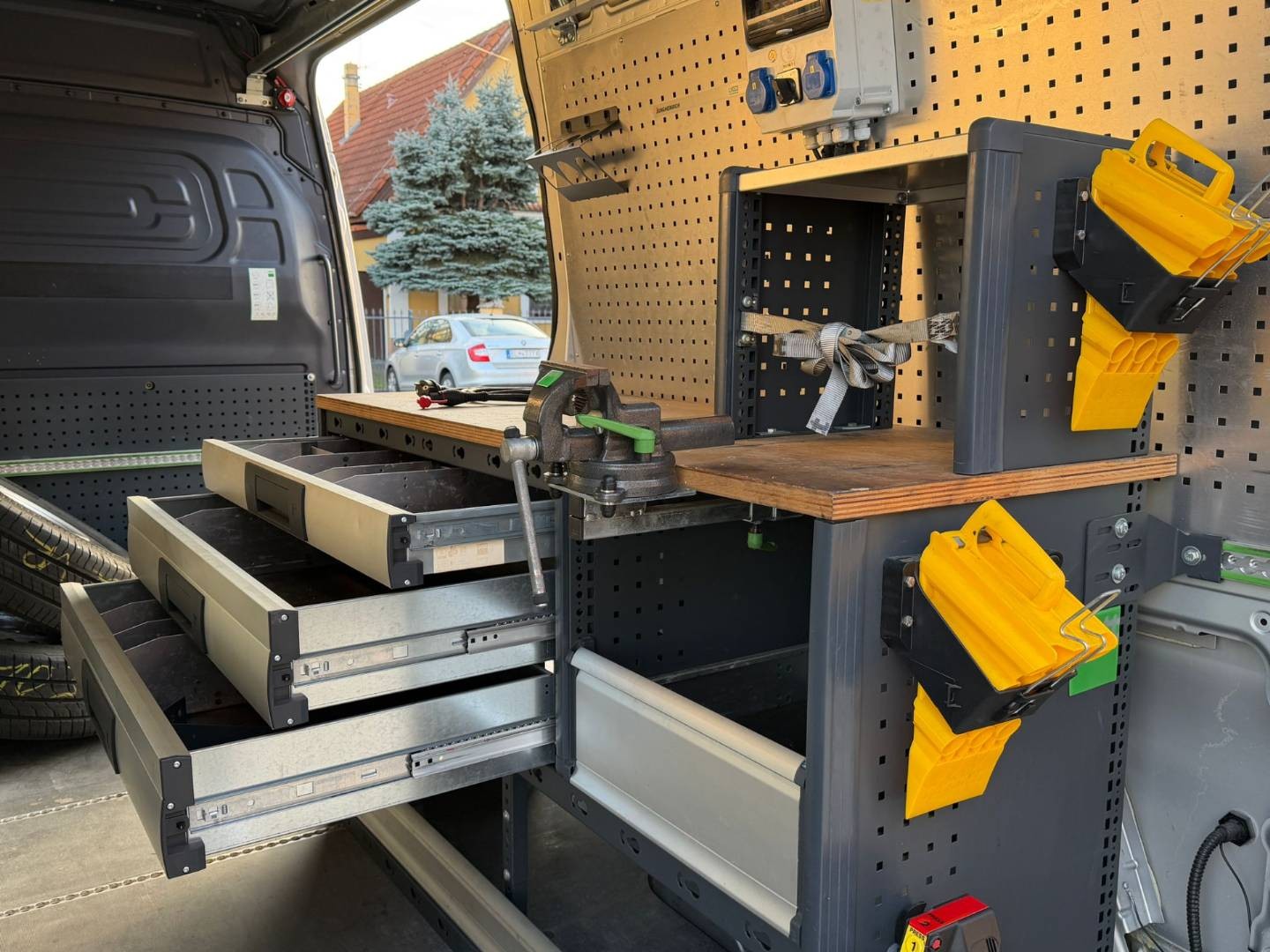 Mercedes-Benz Sprinter 311 CDI Standard A2 FWD BOTT regalový systém+Zdvihák — foto 16
