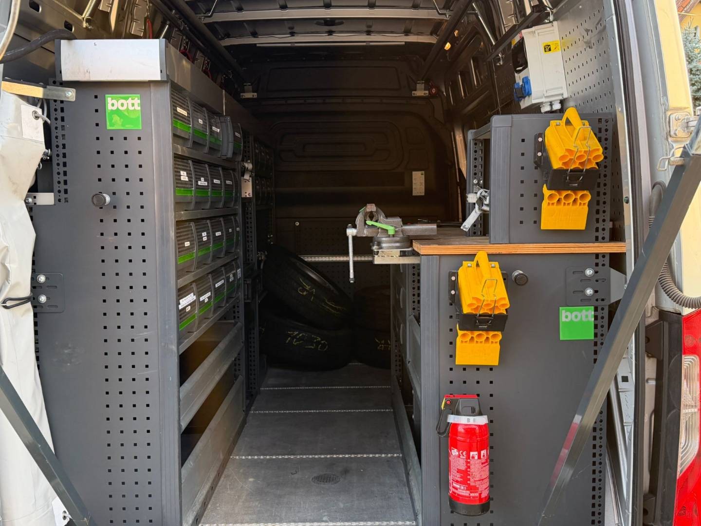 Mercedes-Benz Sprinter 311 CDI Standard A2 FWD BOTT regalový systém+Zdvihák — foto 18