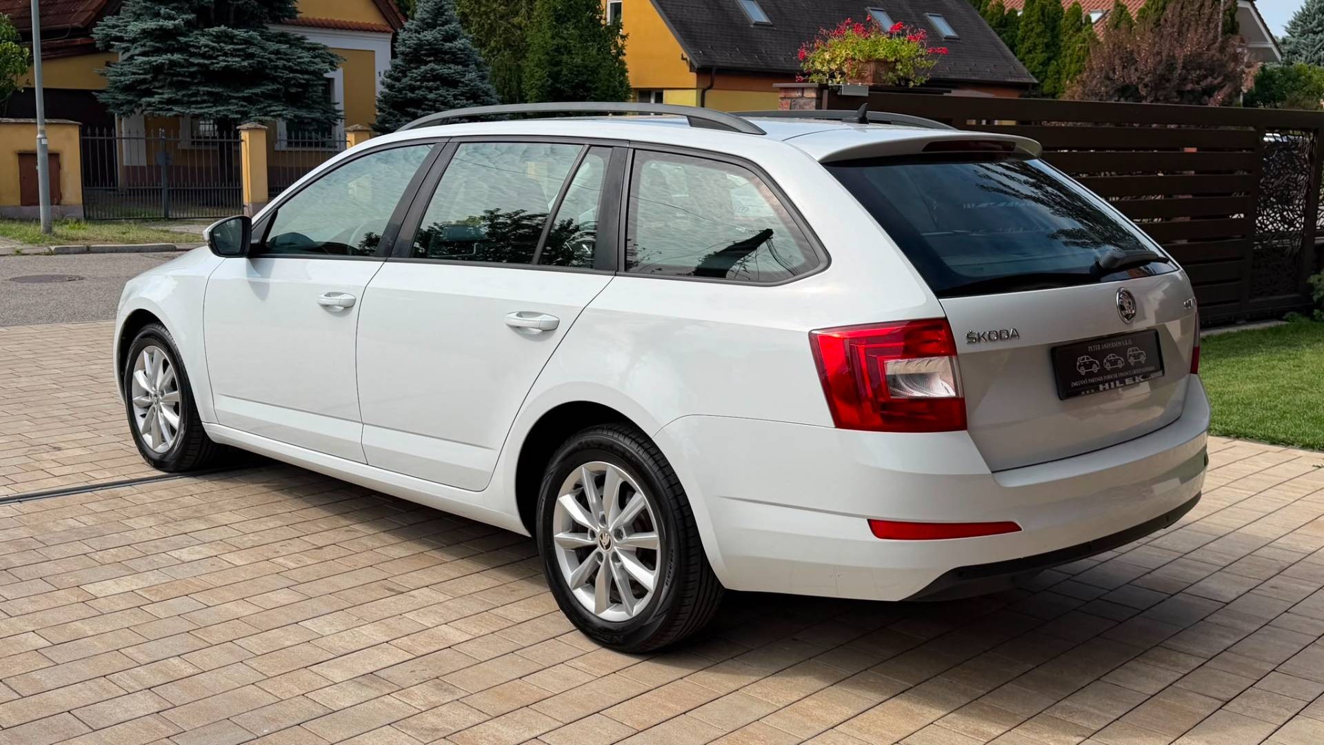 Škoda Octavia Combi 1.6 TDI 110k Ambition DSG — foto 3