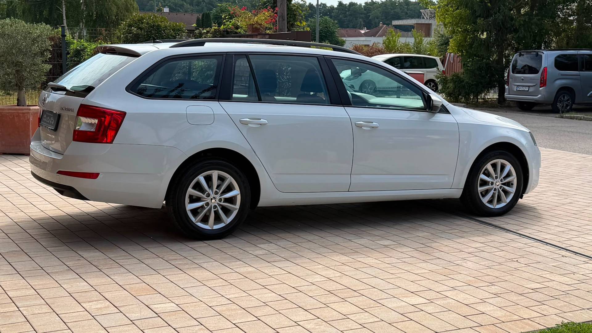 Škoda Octavia Combi 1.6 TDI 110k Ambition DSG — foto 5