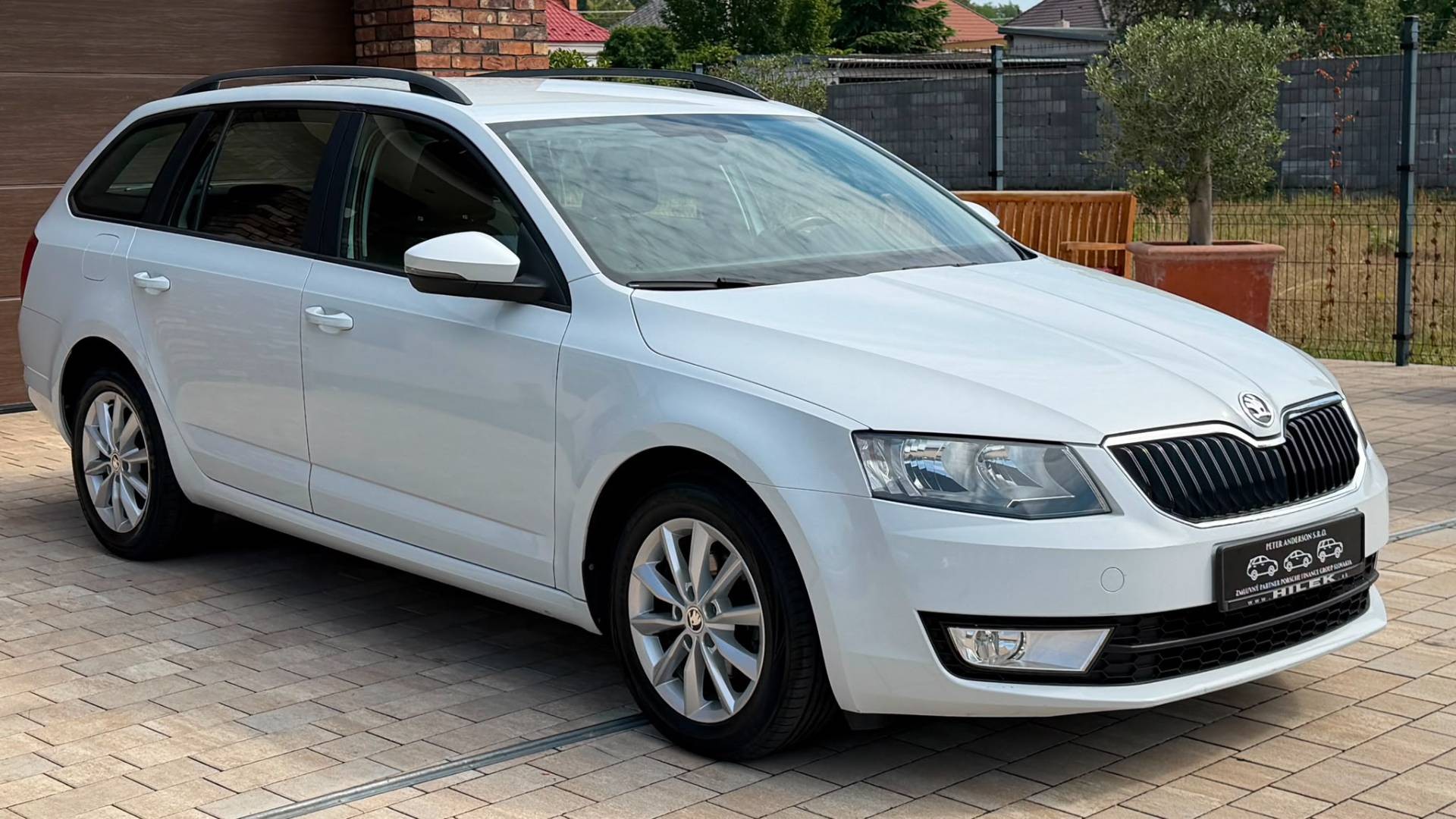 Škoda Octavia Combi 1.6 TDI 110k Ambition DSG — foto 8