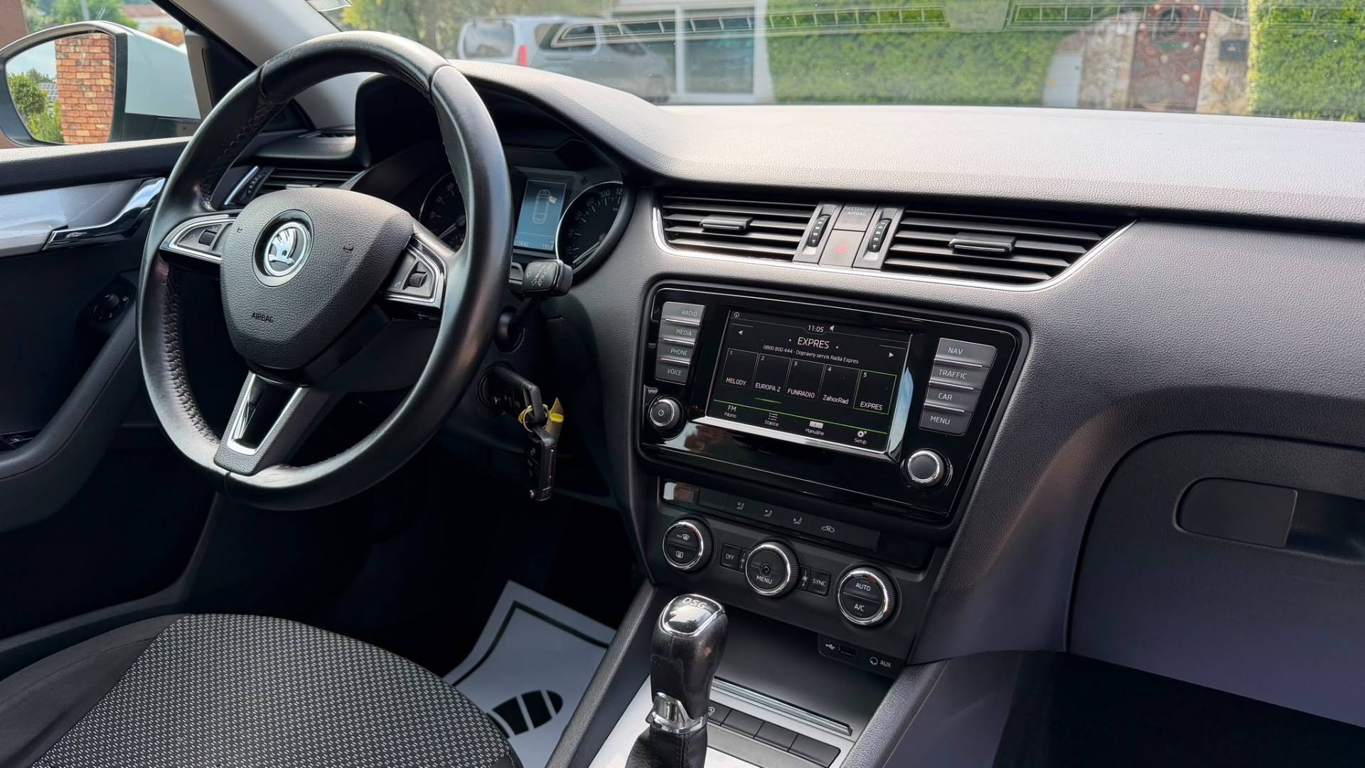 Škoda Octavia Combi 1.6 TDI 110k Ambition DSG — foto 14