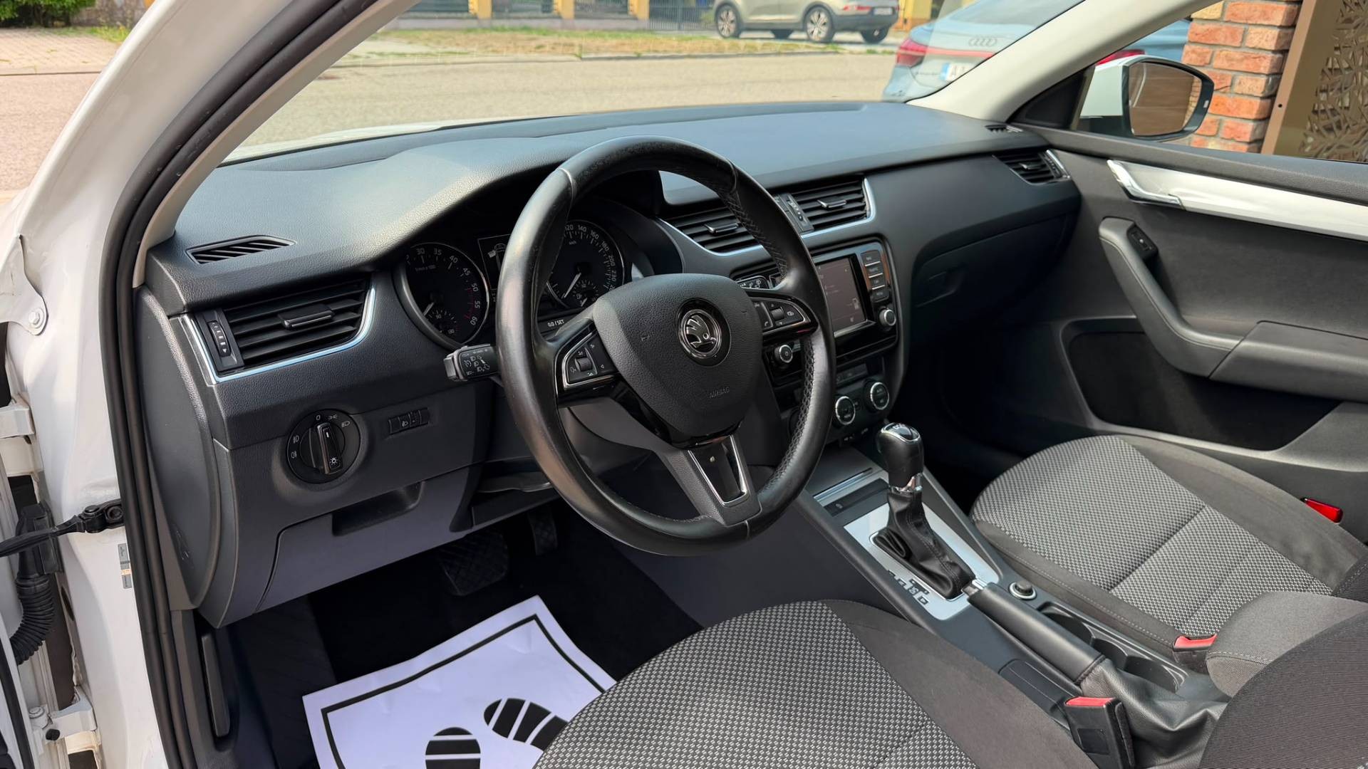 Škoda Octavia Combi 1.6 TDI 110k Ambition DSG — foto 15