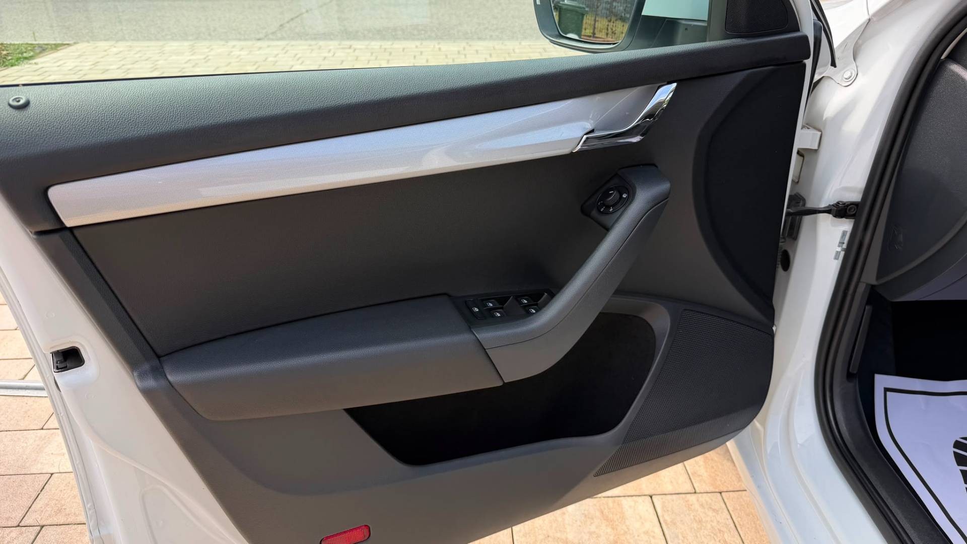 Škoda Octavia Combi 1.6 TDI 110k Ambition DSG — foto 16