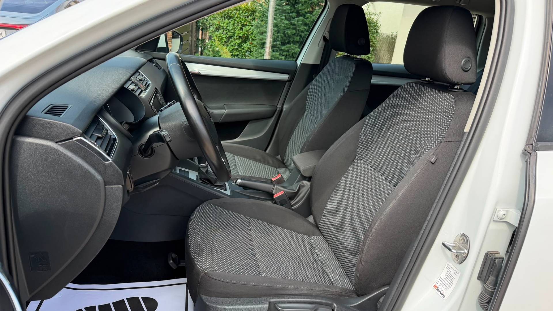 Škoda Octavia Combi 1.6 TDI 110k Ambition DSG — foto 24