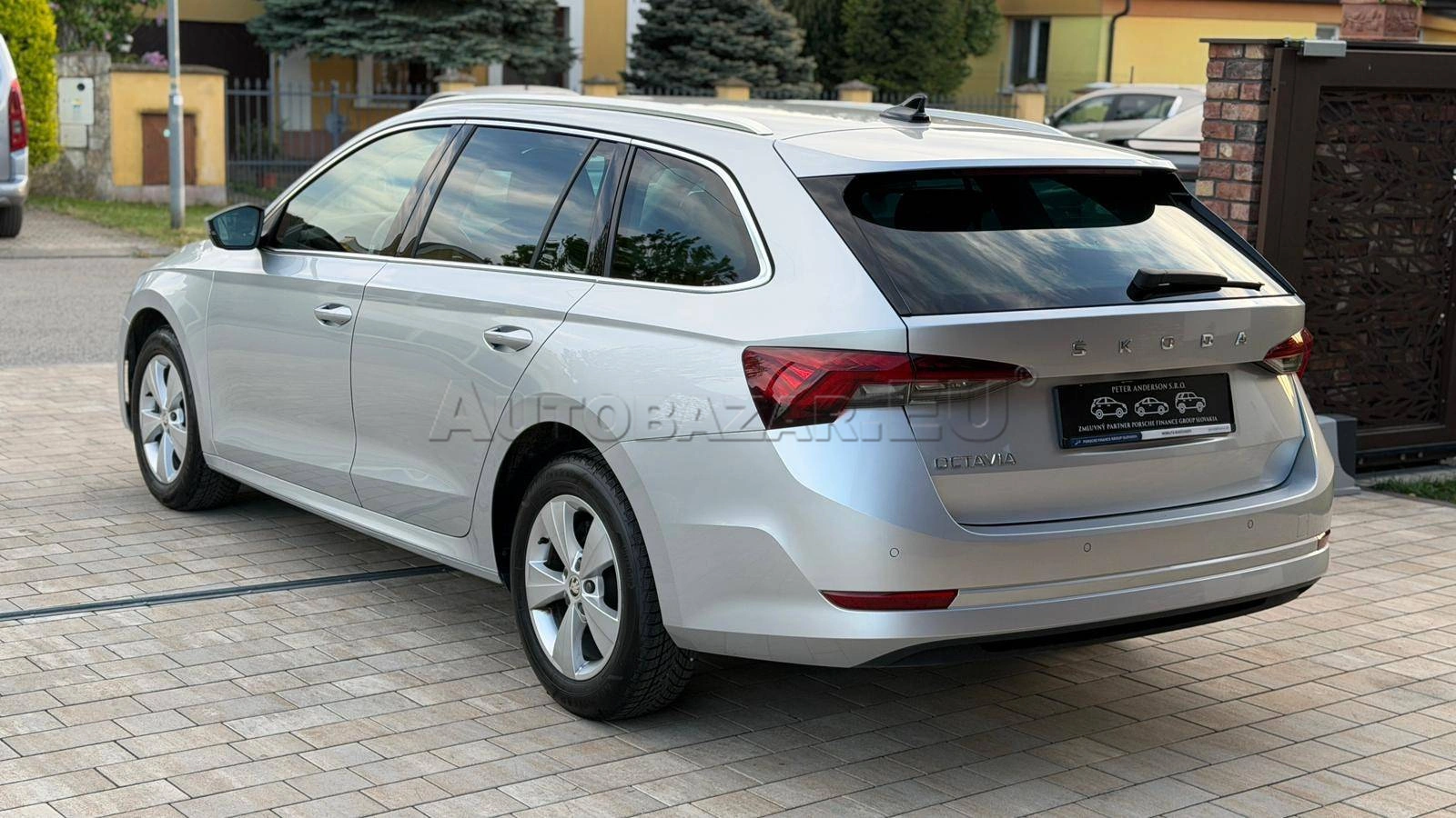 Škoda Octavia Combi 2.0 TDI SCR Style DSG — foto 10