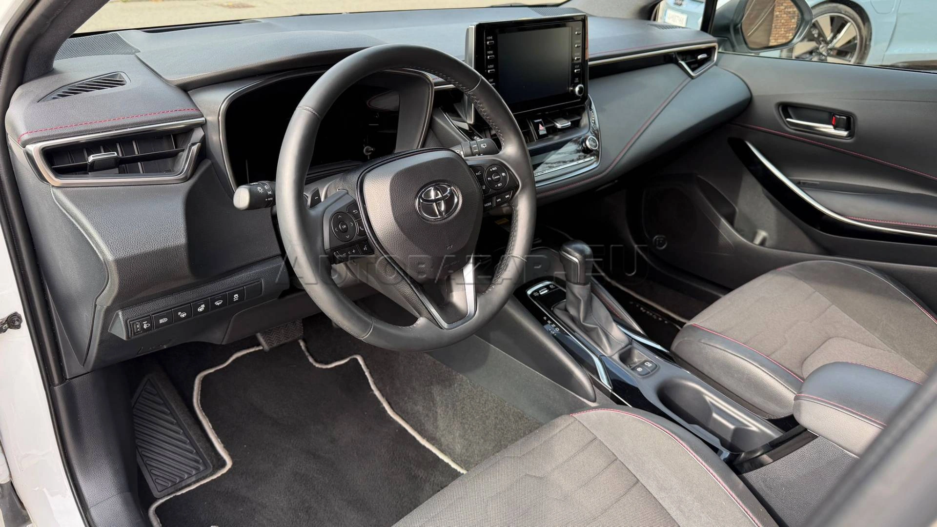 Toyota Corolla Combi TS 2.0 Hybrid Dynamic Force e-CVT Executive — foto 13