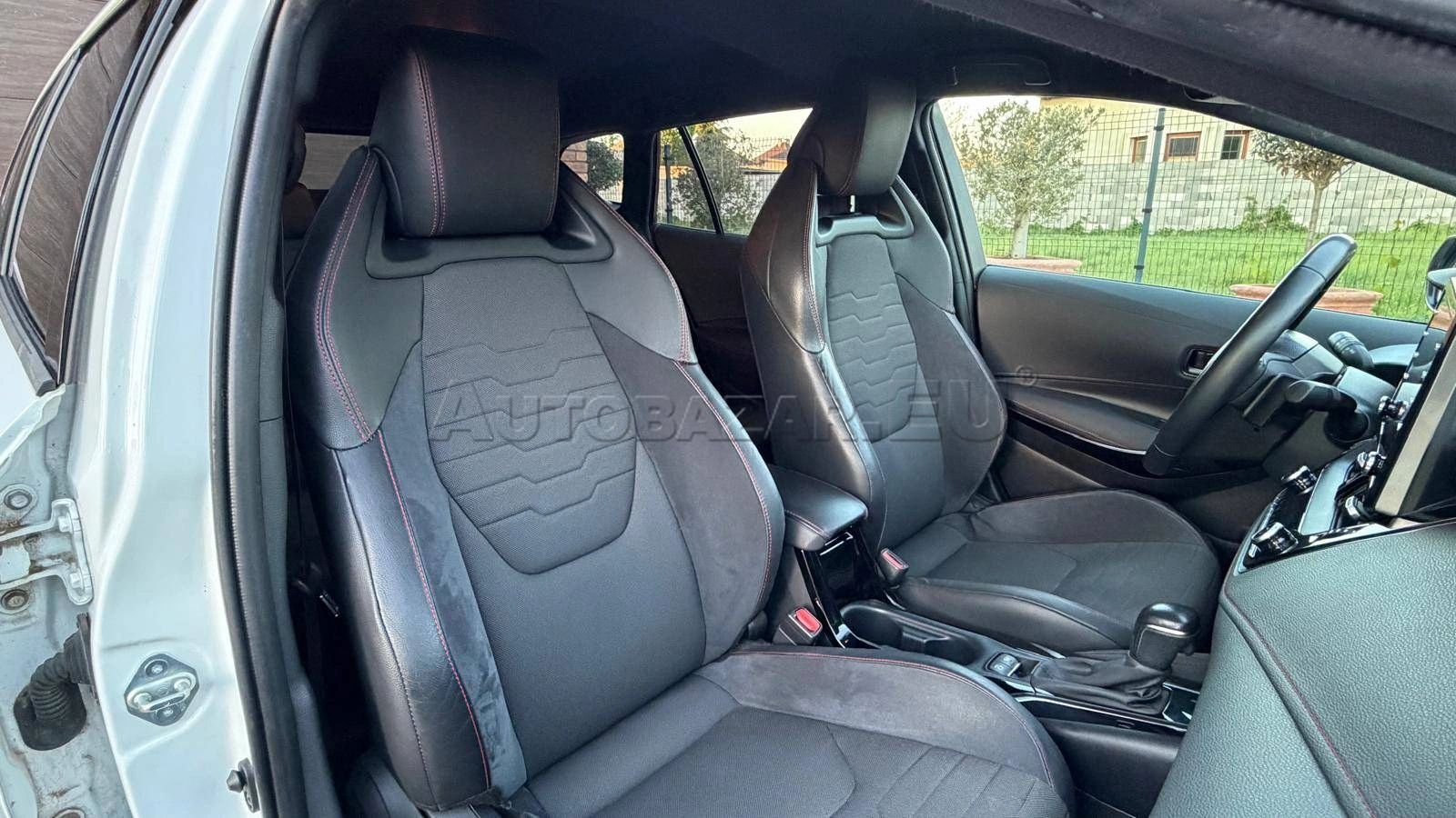 Toyota Corolla Combi TS 2.0 Hybrid Dynamic Force e-CVT Executive — foto 18