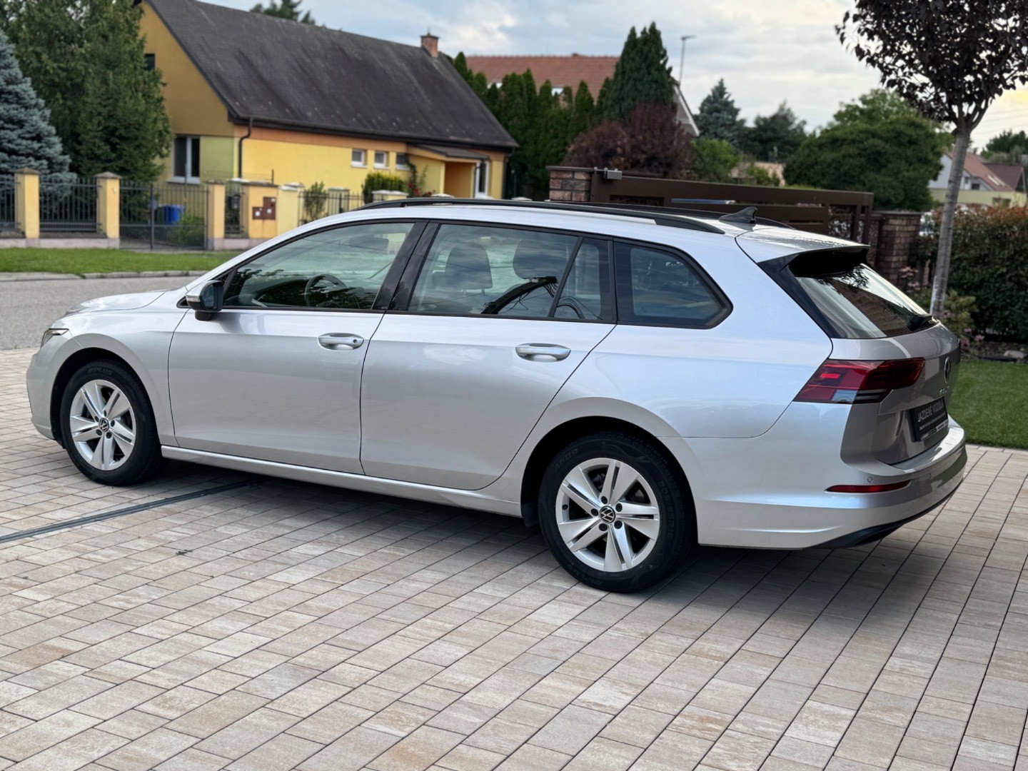 Volkswagen Golf Variant Life 2.0 TDI SCR 85kW DSG — foto 10