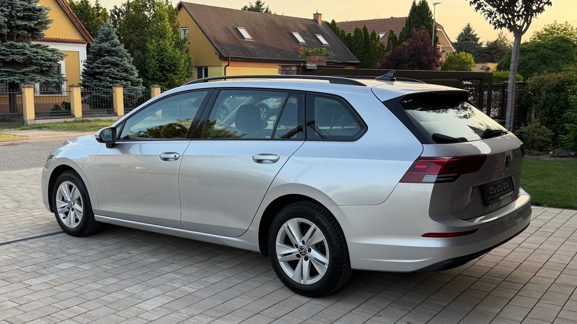 Volkswagen Golf Variant Life 2.0 TDI SCR 85kW DSG — foto 7