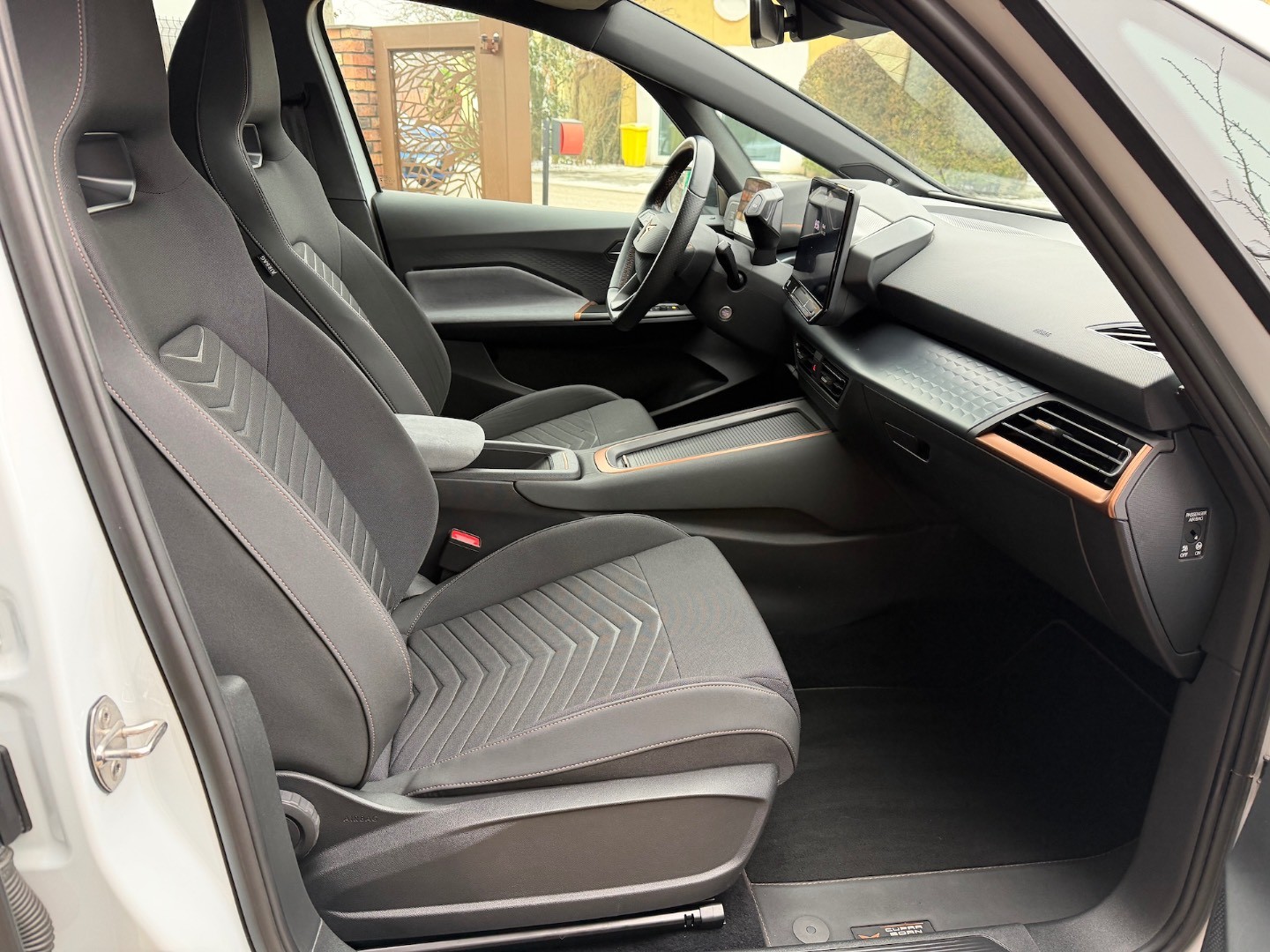 Volkswagen ID.3 podobne ako  - Cupra Born — foto 8