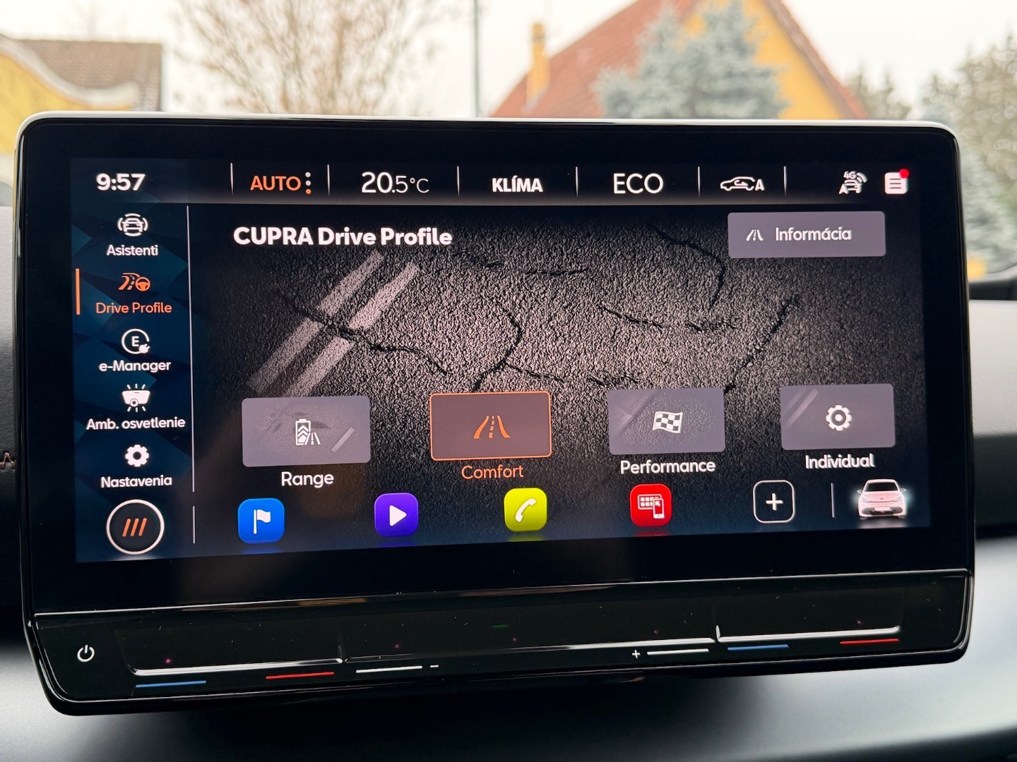 Volkswagen ID.3 podobne ako  - Cupra Born — foto 15