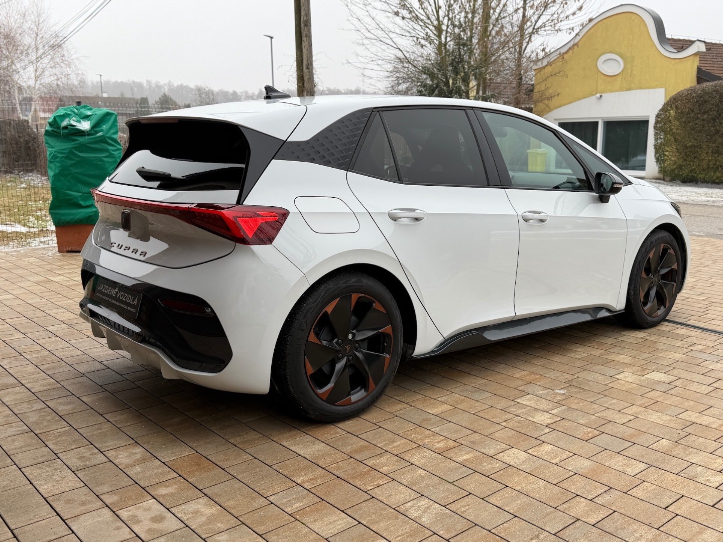 Volkswagen ID.3 podobne ako  - Cupra Born — foto 25