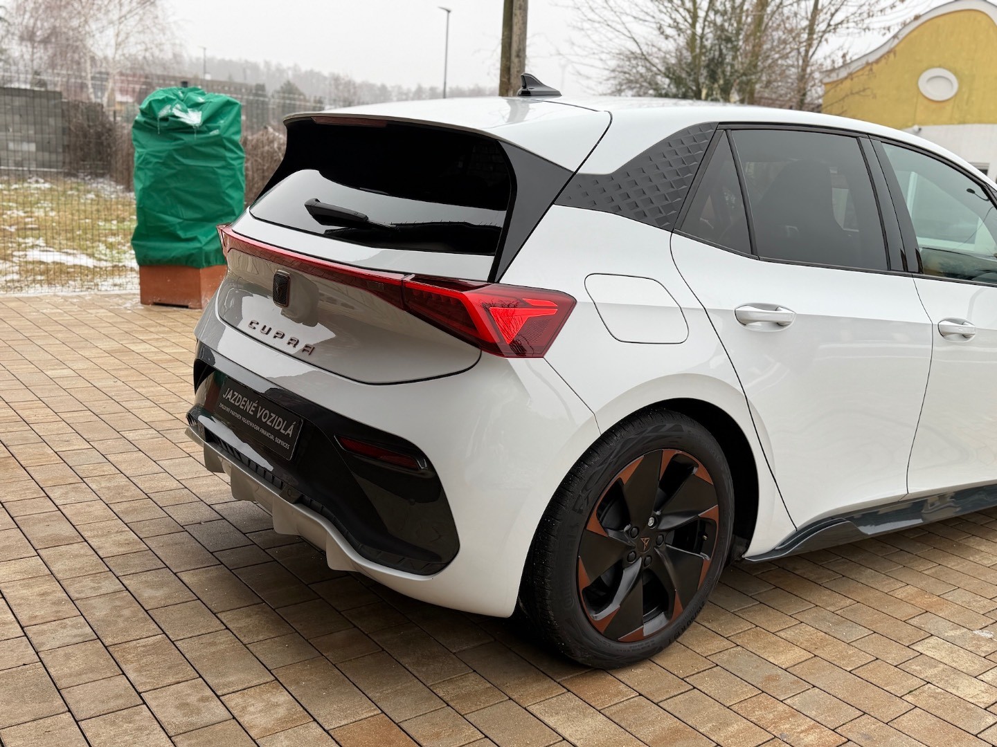 Volkswagen ID.3 podobne ako  - Cupra Born — foto 26