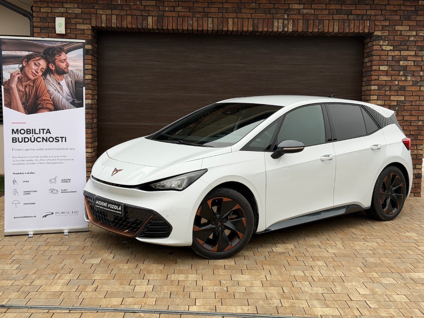 Volkswagen ID.3 podobne ako  - Cupra Born — foto 28