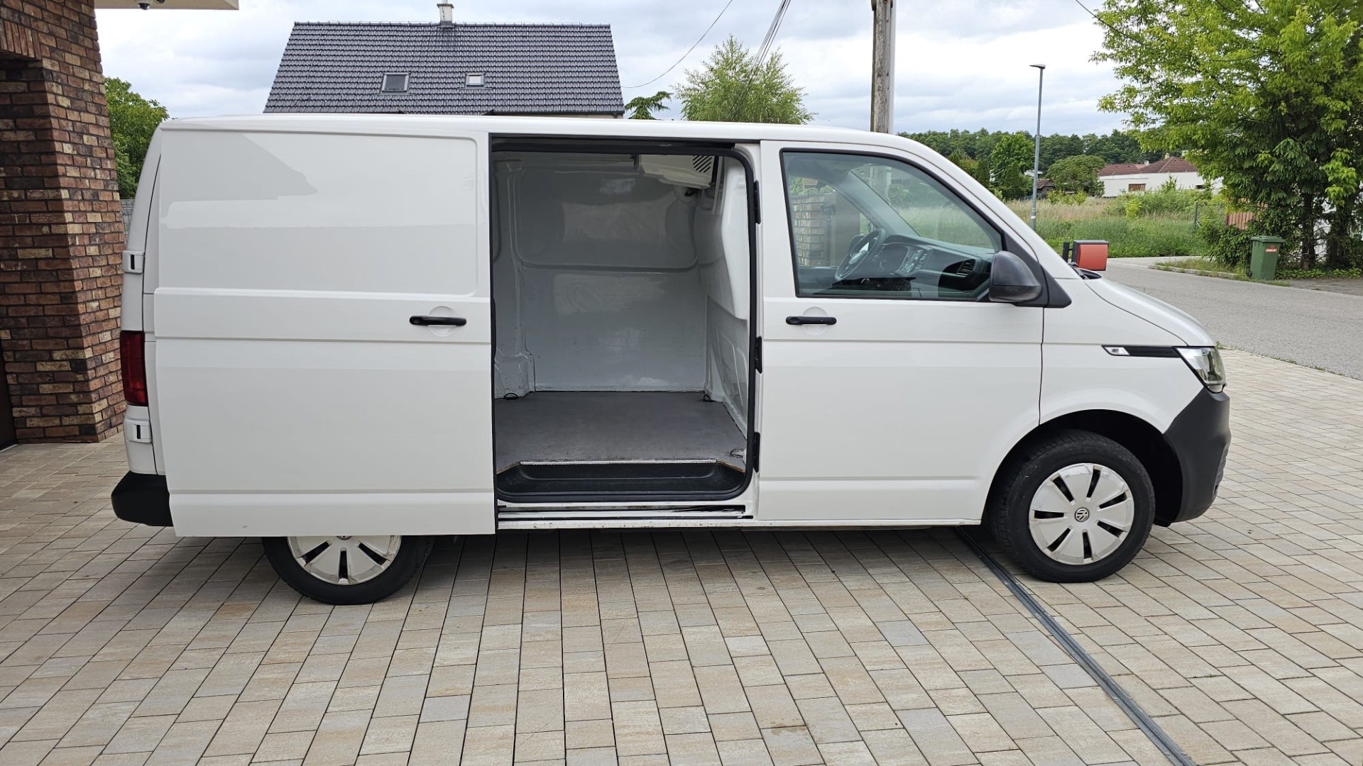 Volkswagen T6 Transporter 2.0TDi,izolovaná užitkova časť s chladiacou jednotkou — foto 7
