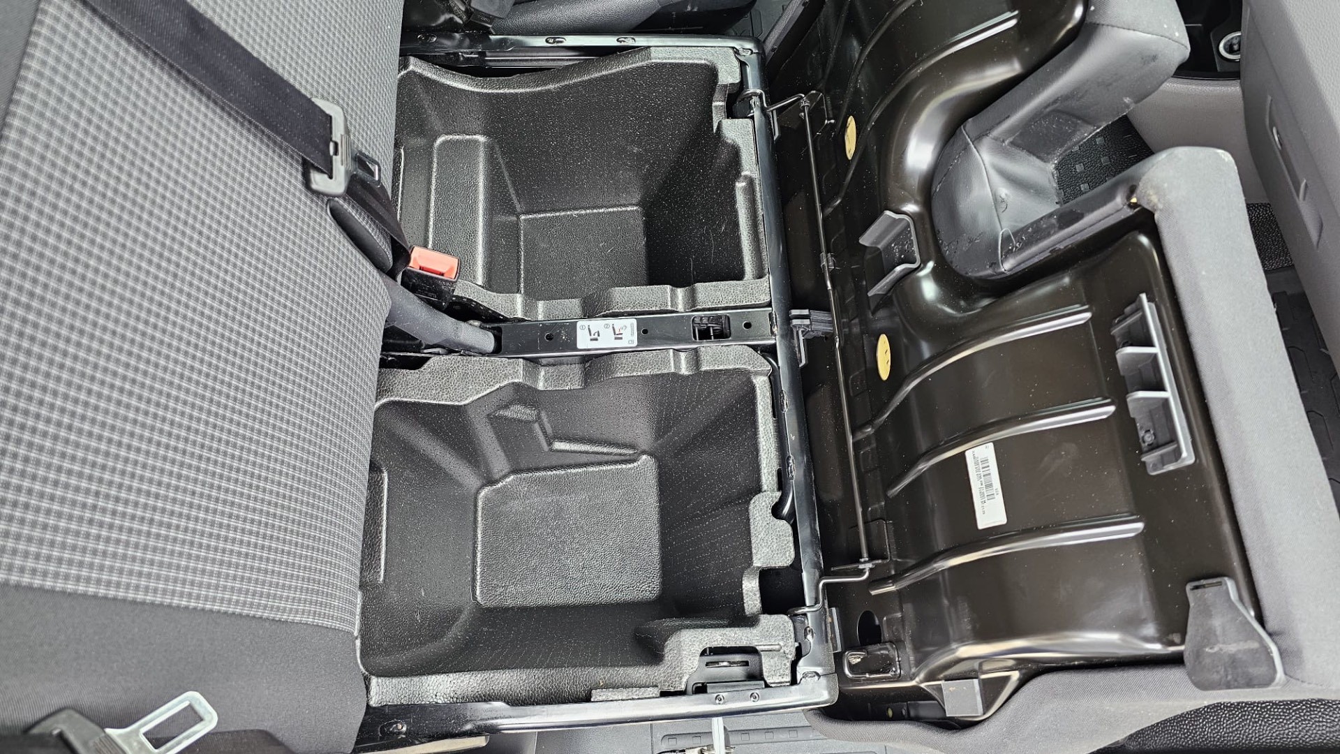 Volkswagen T6 Transporter 2.0TDi,izolovaná užitkova časť s chladiacou jednotkou — foto 9